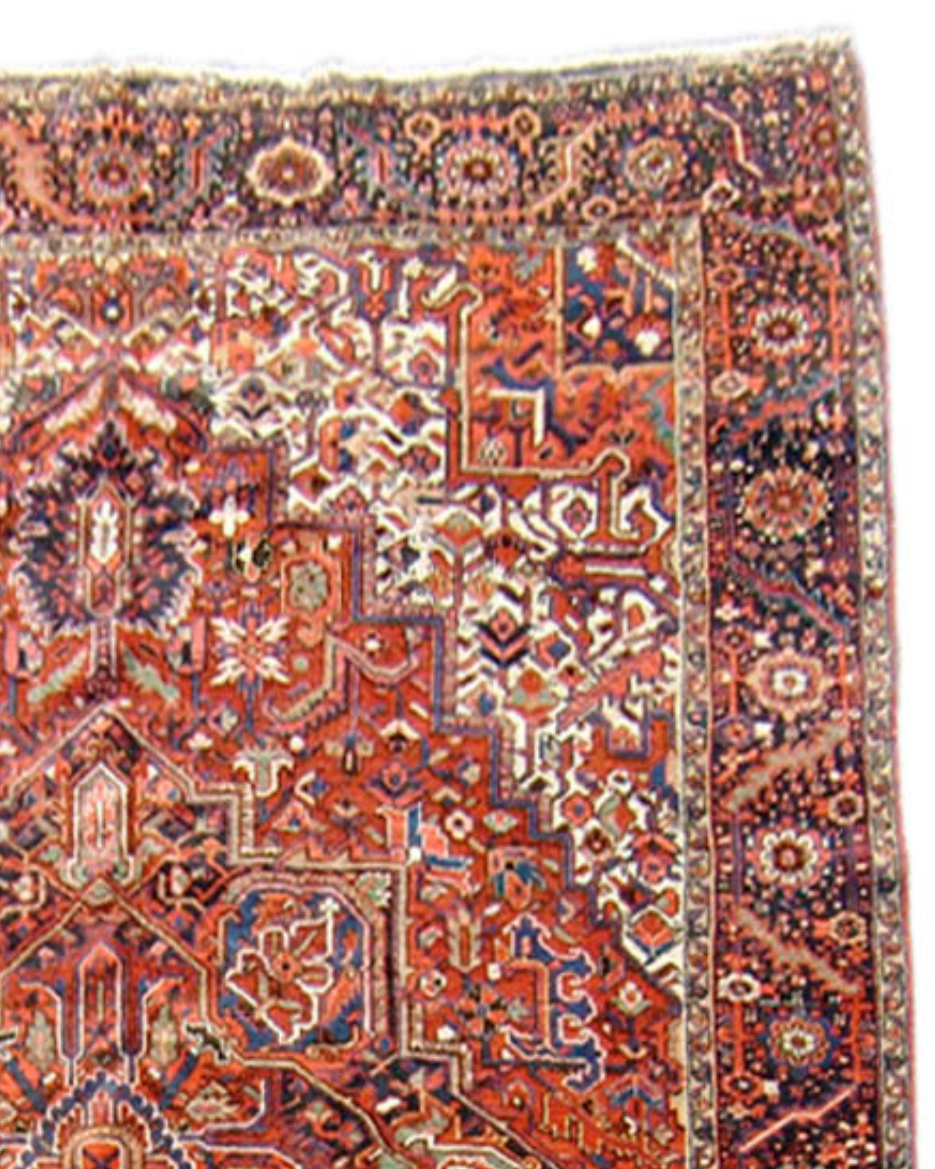 Antiker persischer Heriz-Teppich in Zimmergröße, Mitte des 20.

Zusätzliche Informationen:
Abmessungen: 9'10