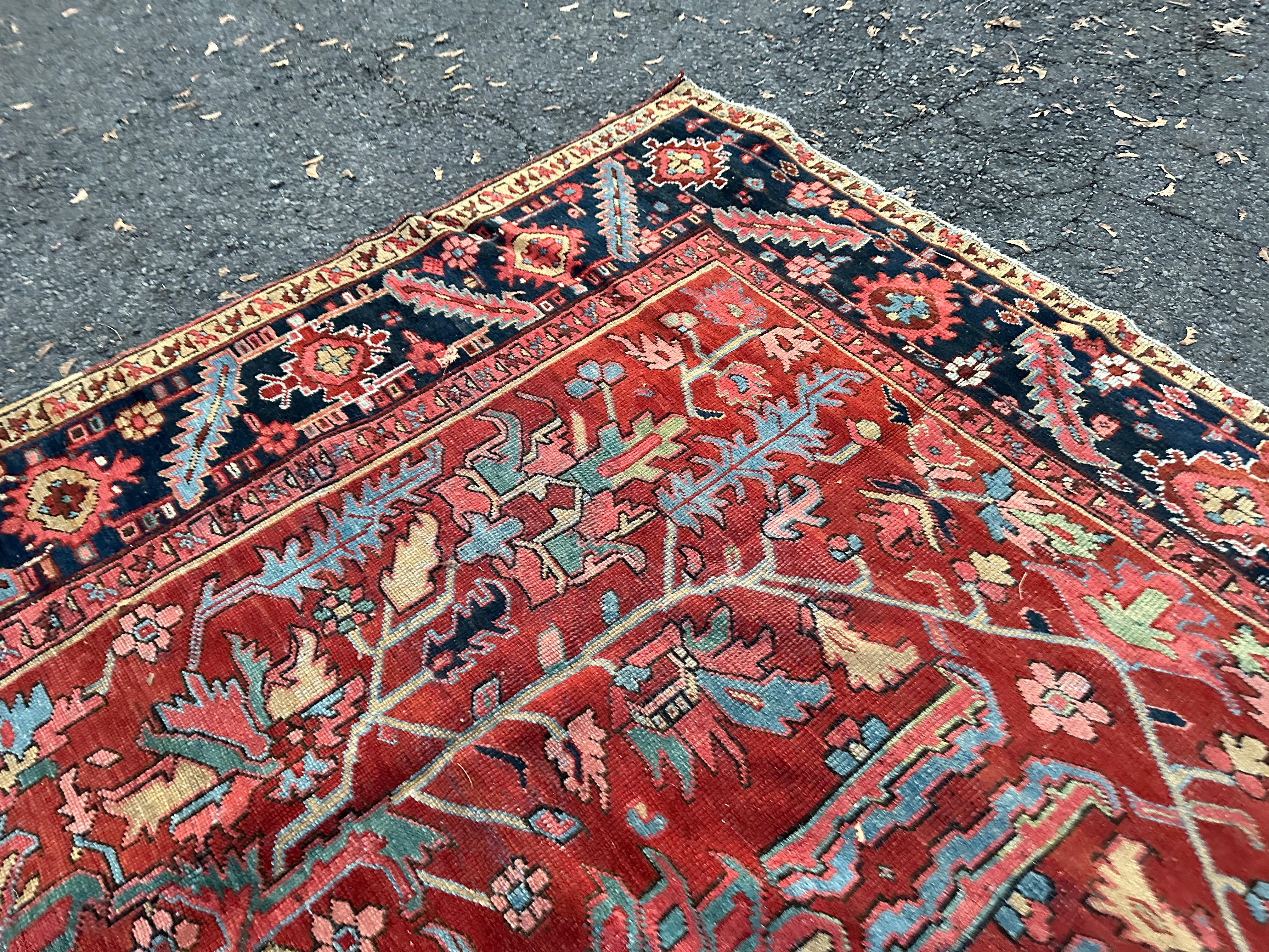 Bel tappeto orientale persiano Heriz degli anni '30 circa.  Il tappeto è in ottime condizioni e presenta colori naturali.  Non manca nulla: questo tappeto è completo. Vello 100% lana.
FINALE    SALL           VENDITA           VENDITA

Molti tappeti