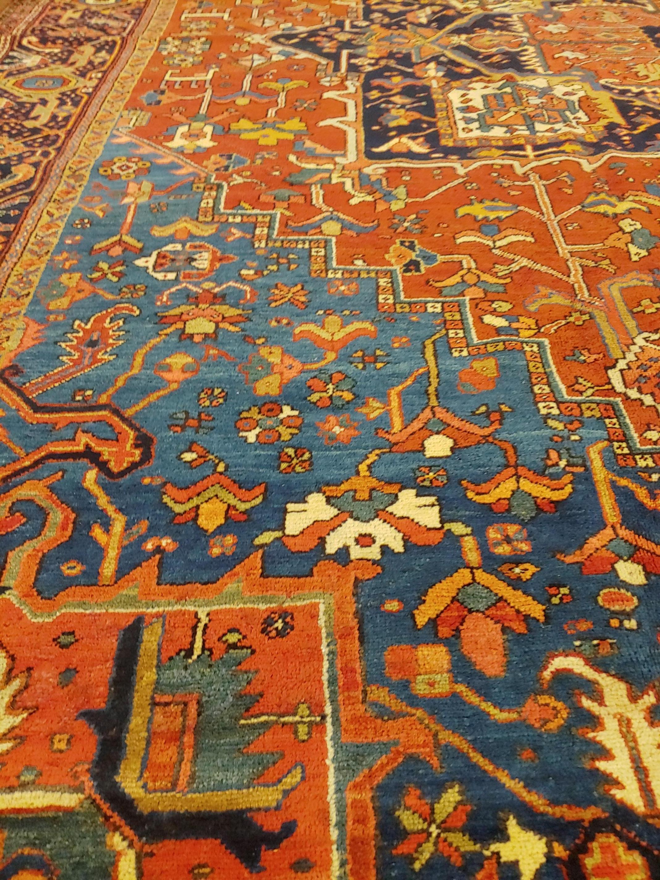 Antique Persian Heriz Rug, Rust with Blue and Teal Corners, Wool, 1915 In Good Condition For Sale In Williamsburg, VA
