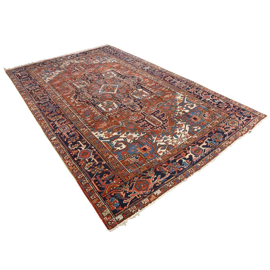 Antiker persischer Heriz-Teppich - Größe: 10'4x6'10 (Heriz Serapi) im Angebot