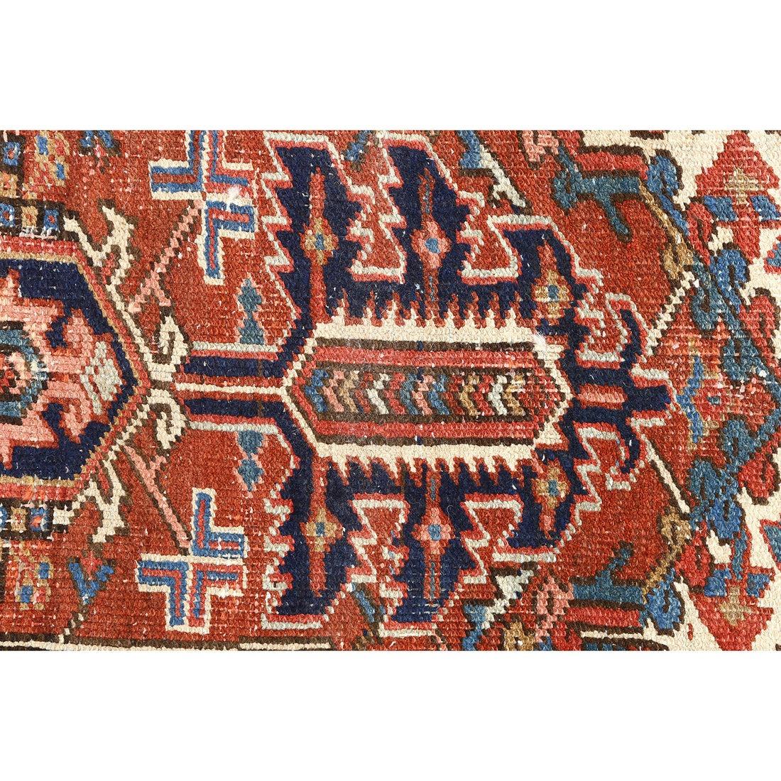 Antiker persischer Heriz-Teppich - Größe: 10'4x6'10 (Persisch) im Angebot