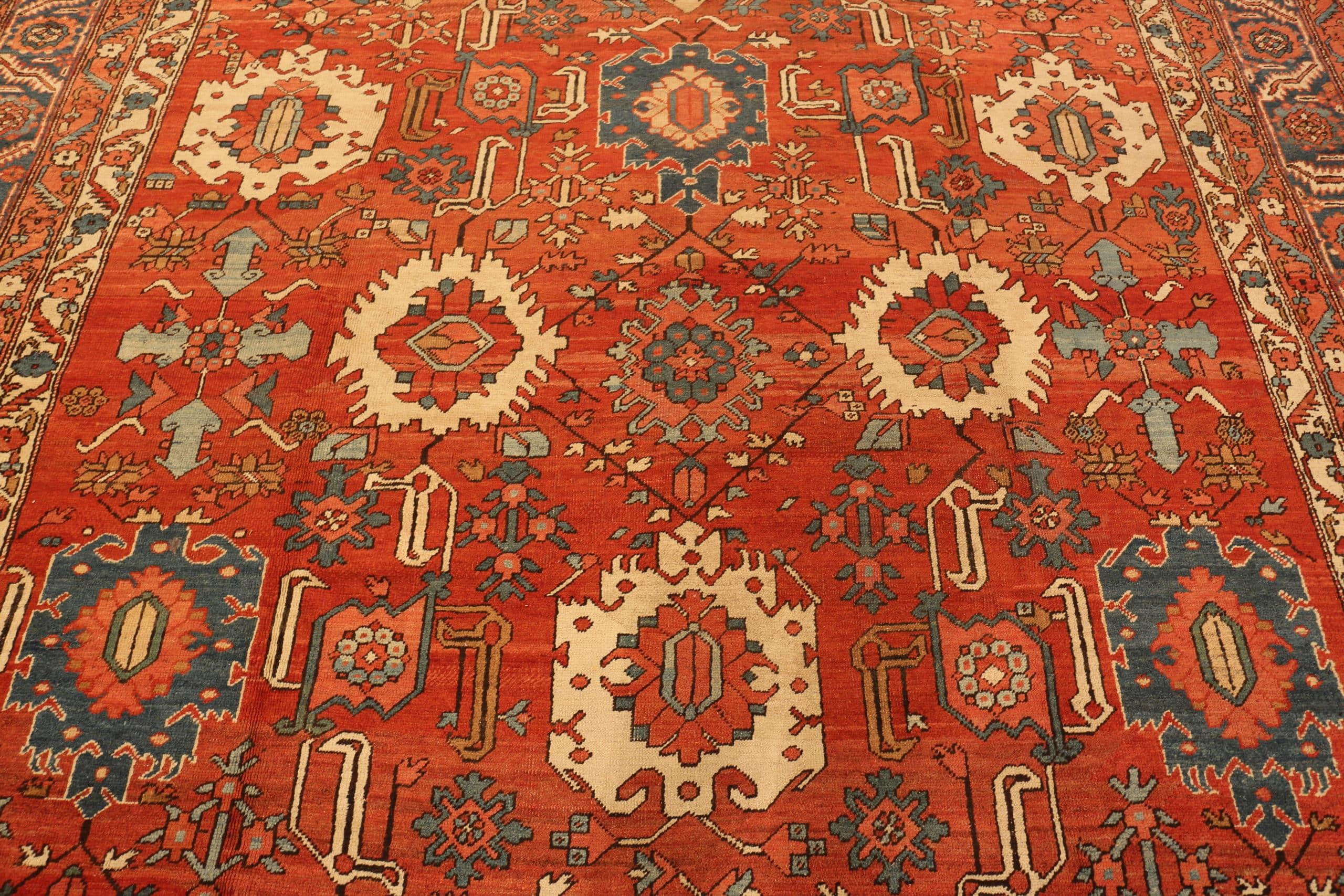 Antique Persian Heriz Rug. 11 ft x 18 ft 5 in In Good Condition For Sale In New York, NY