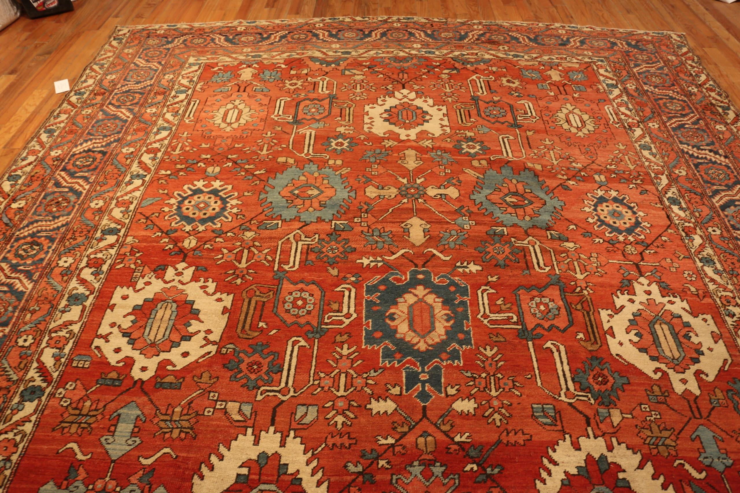 20th Century Antique Persian Heriz Rug. 11 ft x 18 ft 5 in For Sale