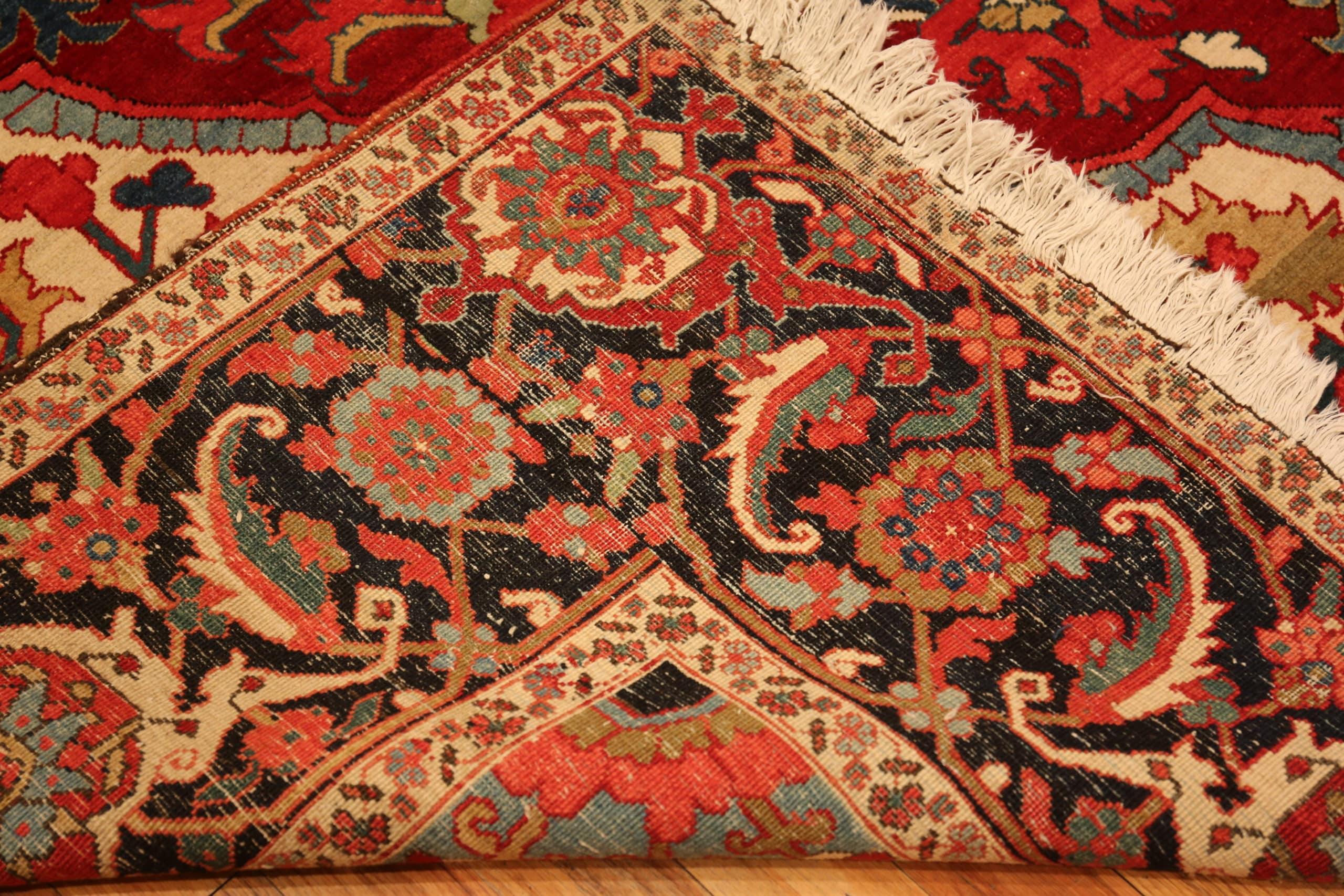 Antique Persian Heriz Rug. Size: 9 ft 8 in x 12 ft  For Sale 4