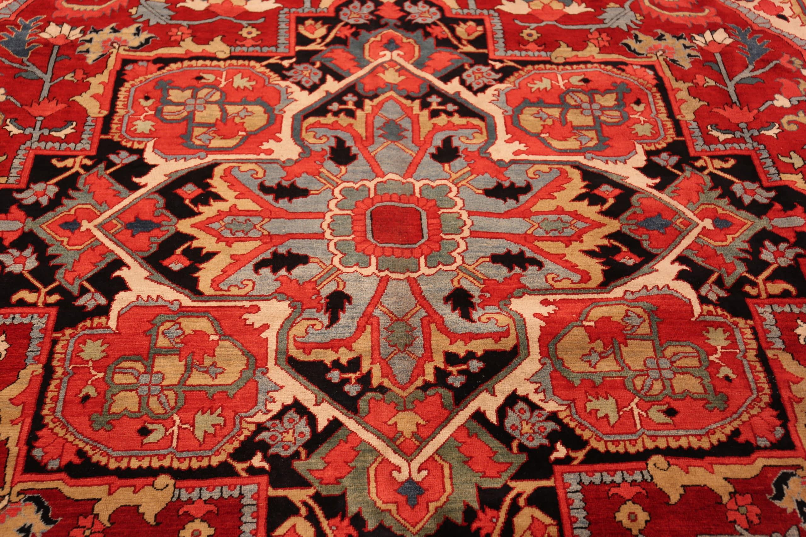 Antique Persian Heriz Rug, Country of Origin / rug type: Persian Rugs, Circa date: 1920. Size: 9 ft 8 in x 12 ft (2.94 m x 3.65 m)
  