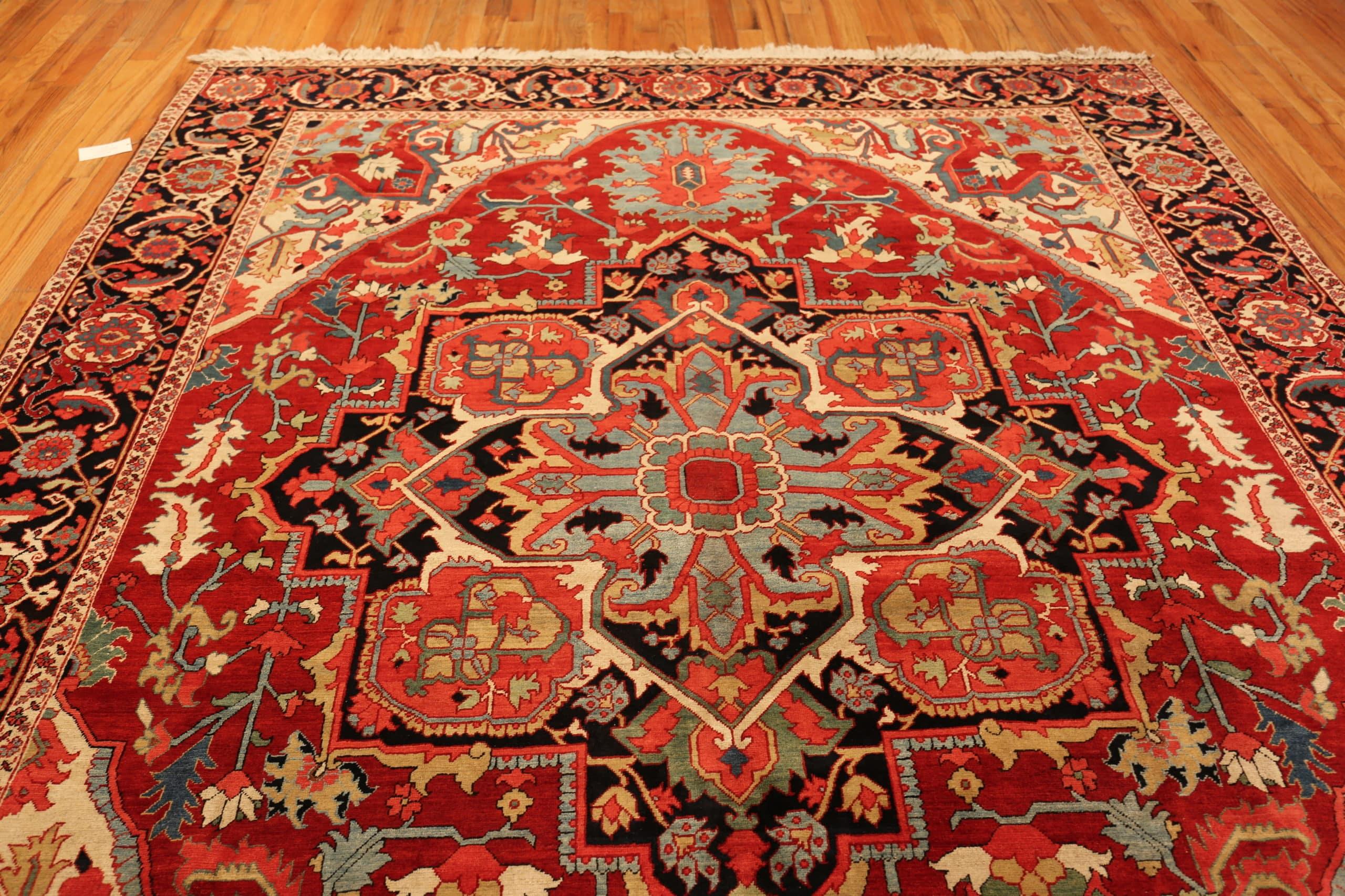 Heriz Serapi Antique Persian Heriz Rug. Size: 9 ft 8 in x 12 ft  For Sale