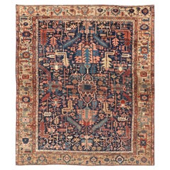 Antiker persischer Heriz-Teppich mit ganzflächigem subgeometrischem Muster auf blauem Feld