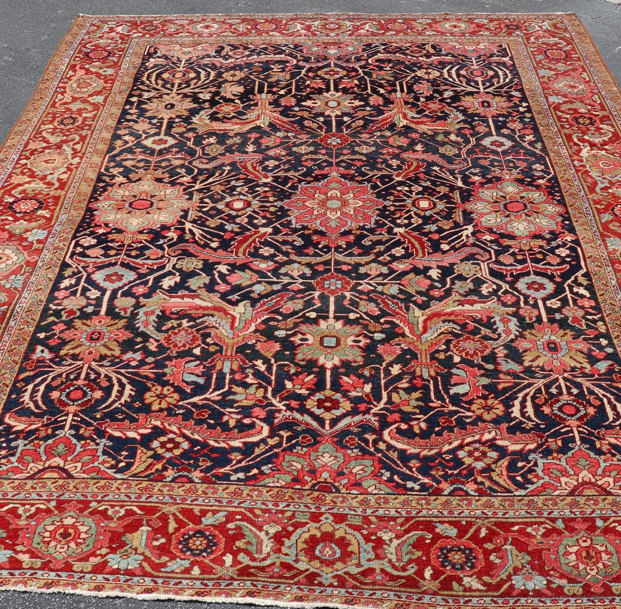 Ancien tapis persan Heriz avec médaillon audacieux et riches motifs floraux 8'5 x 11'5 en vente 3