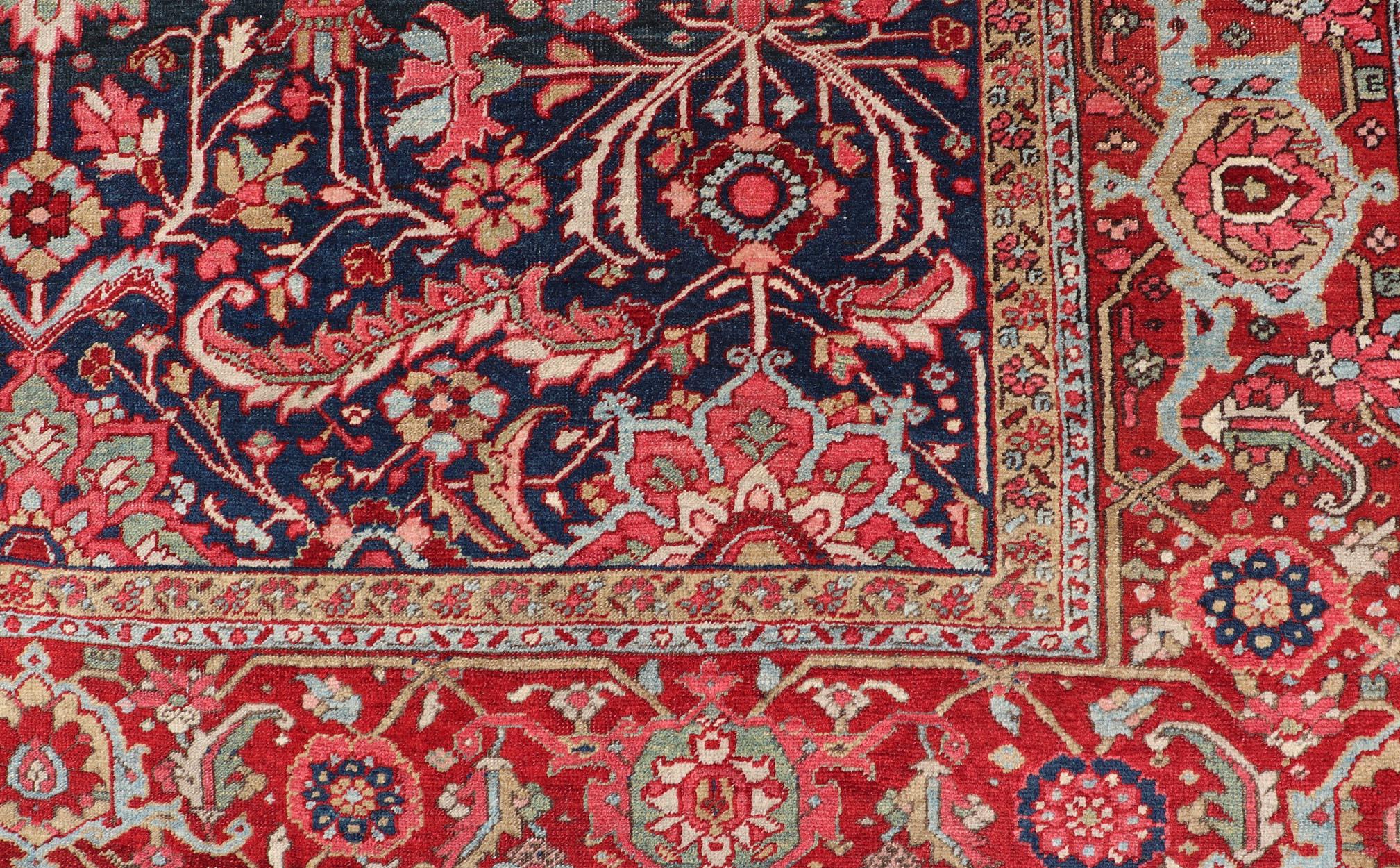 Mesures : 8'6 x 11'6

Ancien tapis persan Heriz avec médaillon audacieux et riches motifs floraux 8'5 x 11'5. Keivan Woven Arts/ tapis/B25-0101, pays d'origine / type : Iran / Heriz, circa 1910.

Exceptionnel tapis ancien persan Heriz illustrant