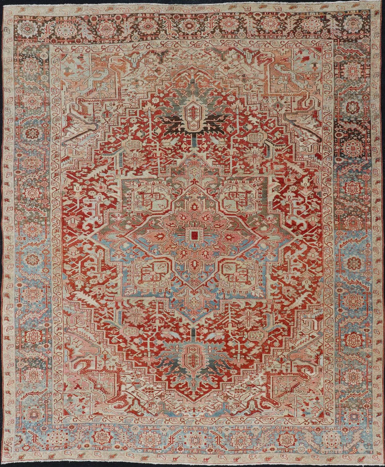 Tappeto antico persiano Heriz con medaglione centrale in rosso e blu 9
7 x 12
10 in vendita