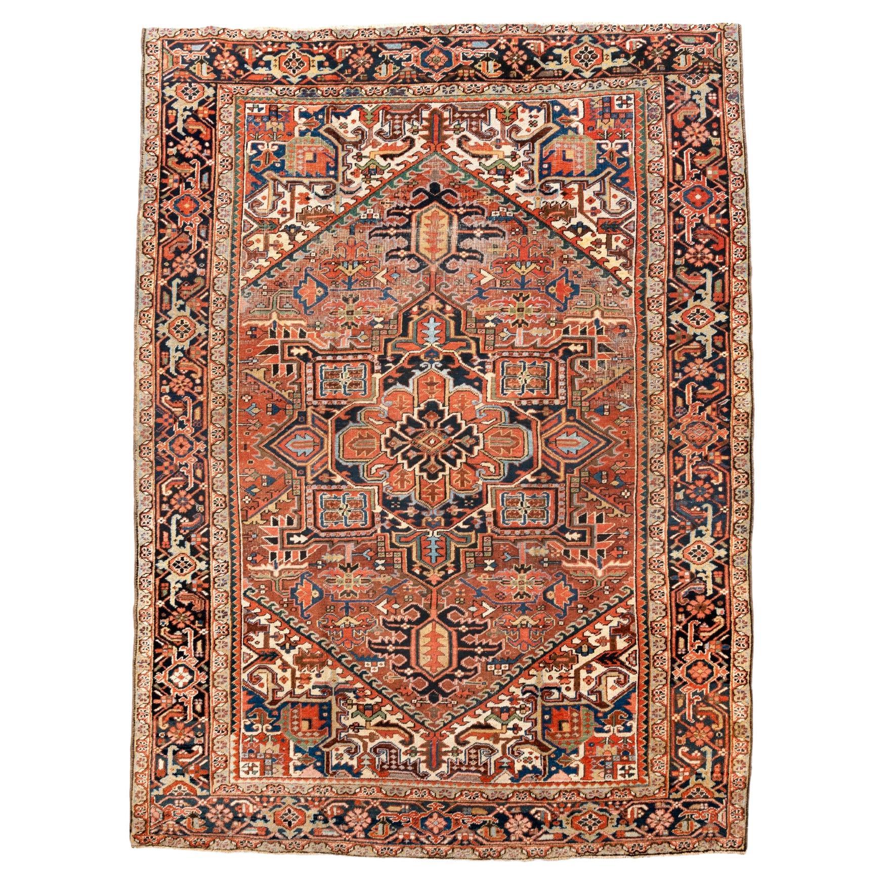 Antiker persischer Heriz-Teppich mit geometrischem Medaillon im Angebot