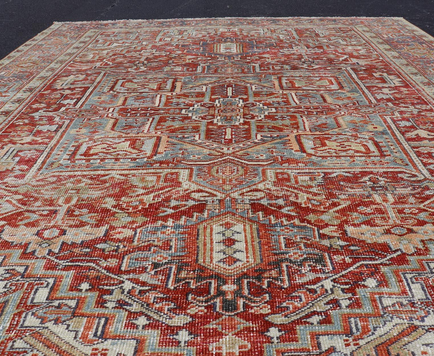 Antiker persischer Heriz-Teppich mit auffälligem geometrischem Medaillon 7'11