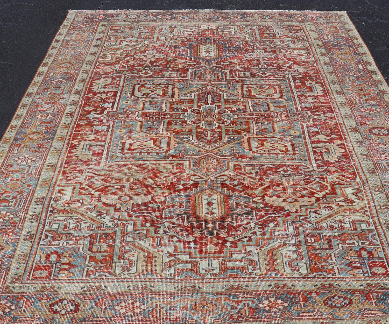 Antiker persischer Heriz-Teppich mit auffälligem geometrischem Medaillon 7'11