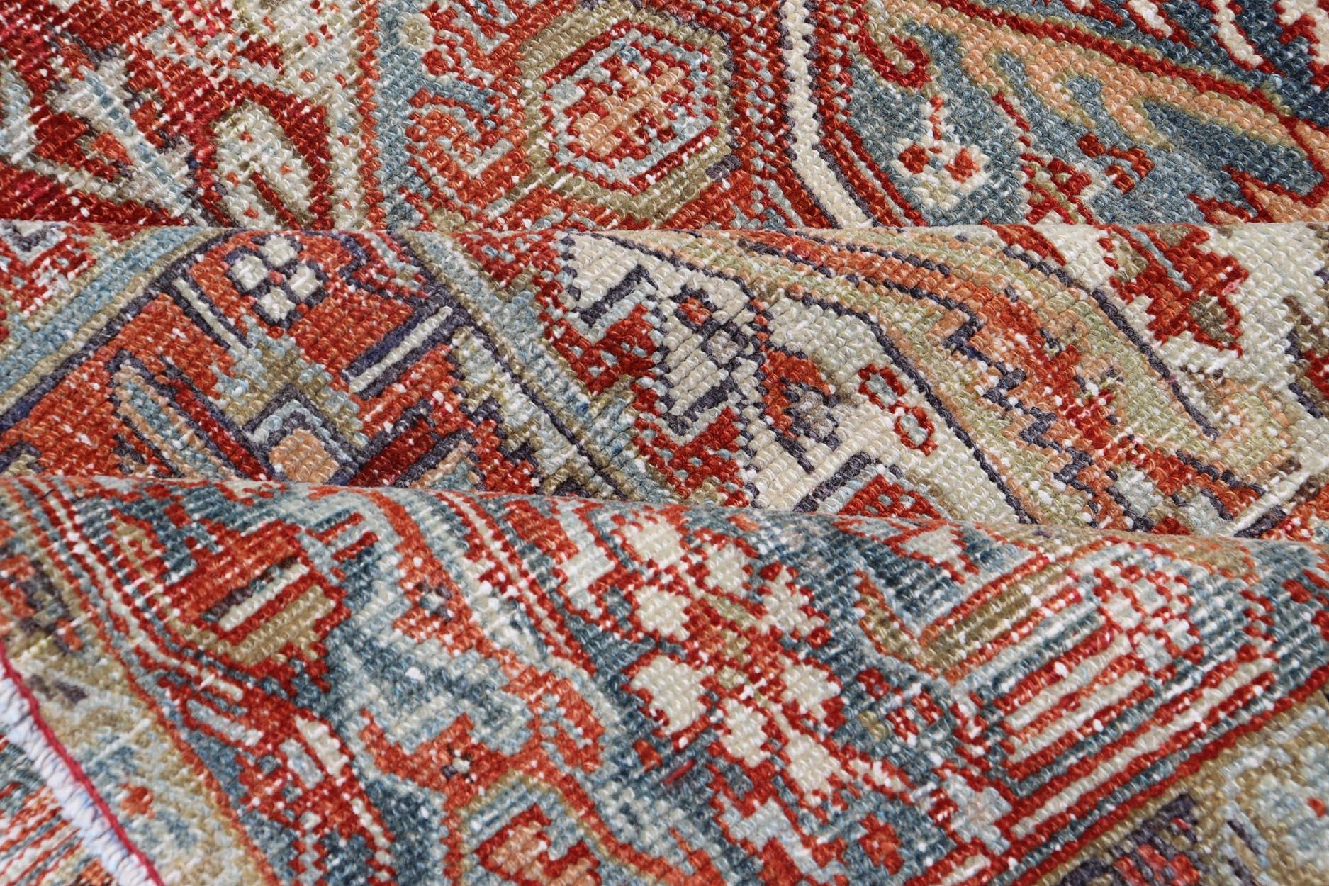 Antiker persischer Heriz-Teppich mit auffälligem geometrischem Medaillon 7'11