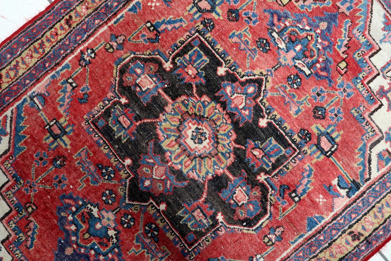 Antique Persian Heriz Rug, Wool, Handmade, 3 ft x 4 ft 4 in, Circa 1920 - 1C1202 (Handgeknüpft) im Angebot