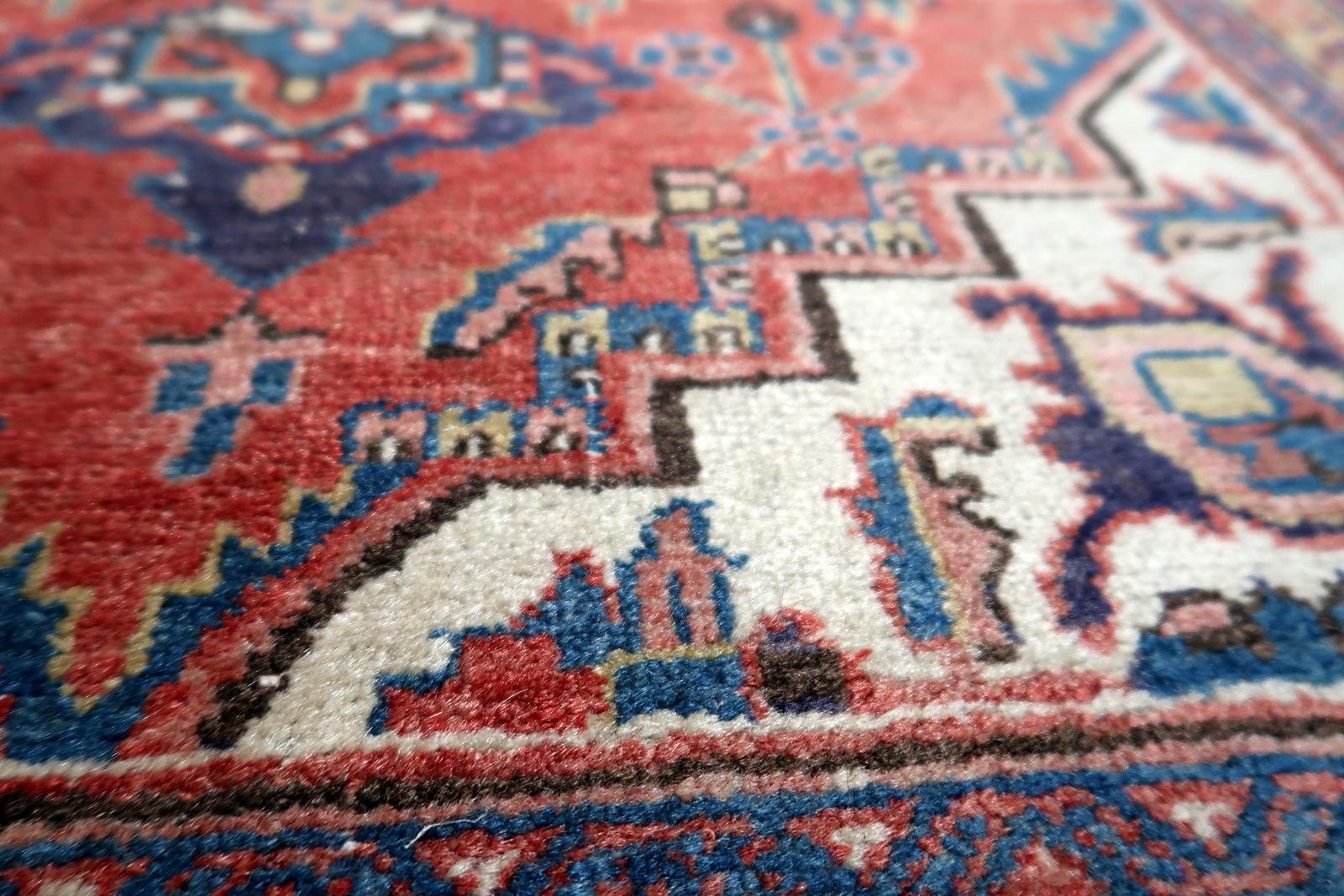 Antique Persian Heriz Rug, Wool, Handmade, 3 ft x 4 ft 4 in, Circa 1920 - 1C1202 im Angebot 1