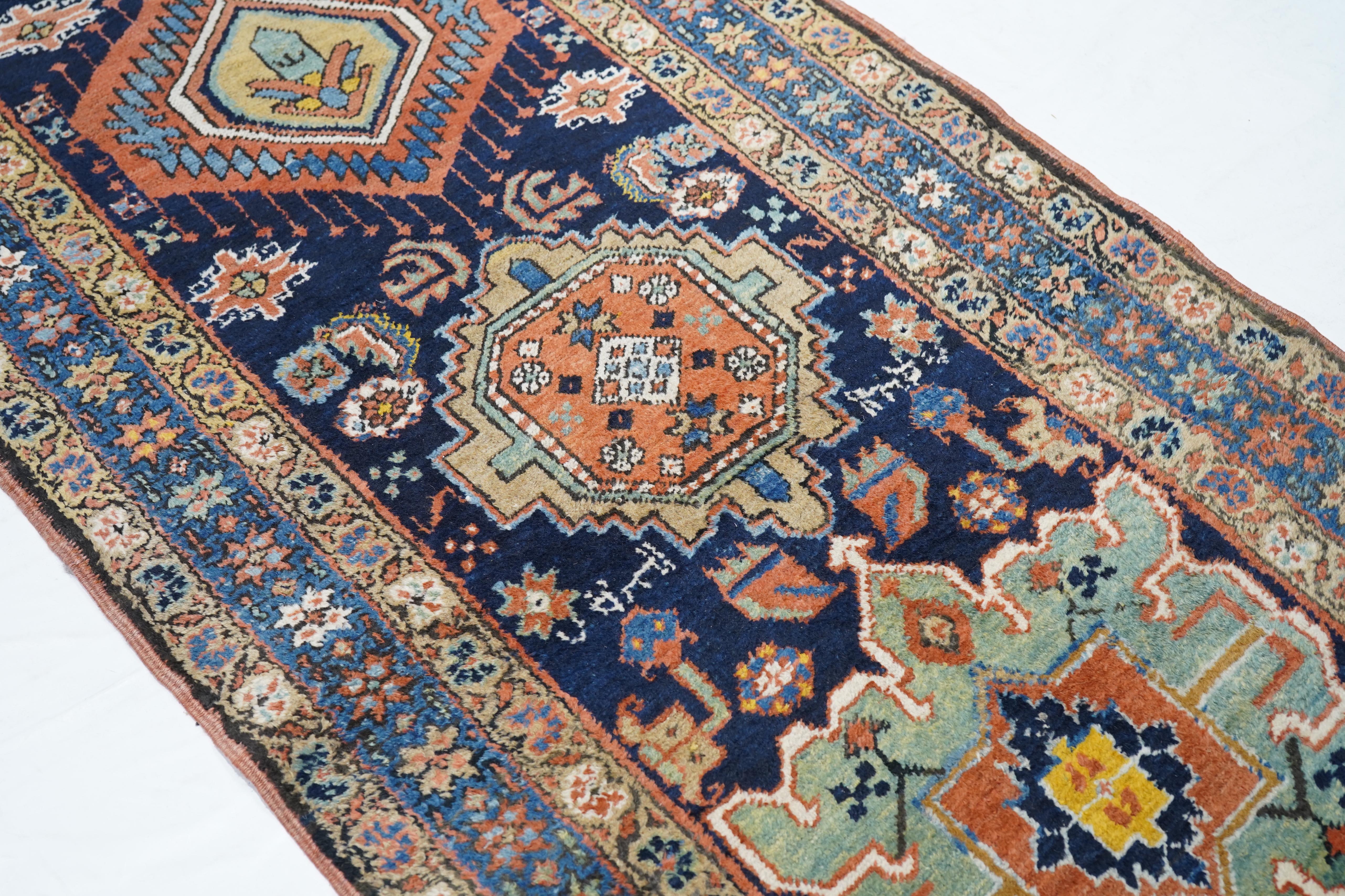 Tapis de couloir persan ancien Heriz 3'4'' x 14'5'' Bon état - En vente à New York, NY