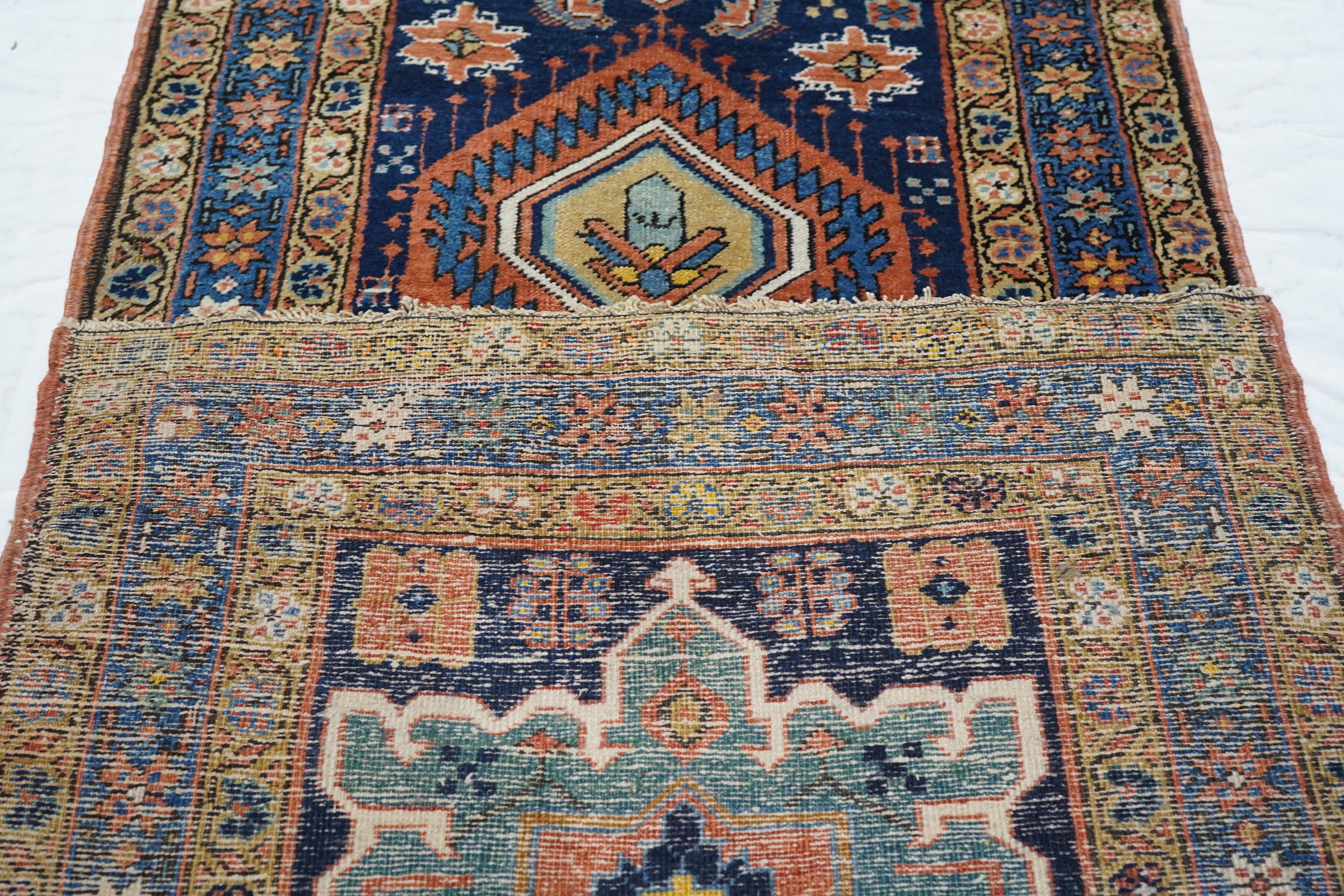 Tapis de couloir persan ancien Heriz 3'4'' x 14'5'' en vente 1