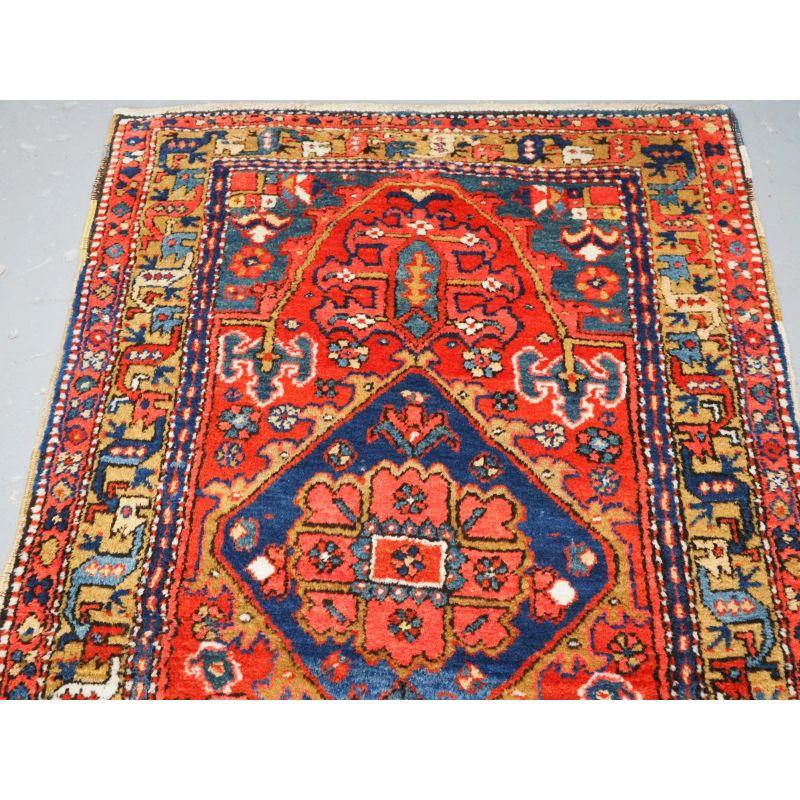 Antiker persischer Heriz-Läufer in schönen Farben, antik (Asiatisch) im Angebot