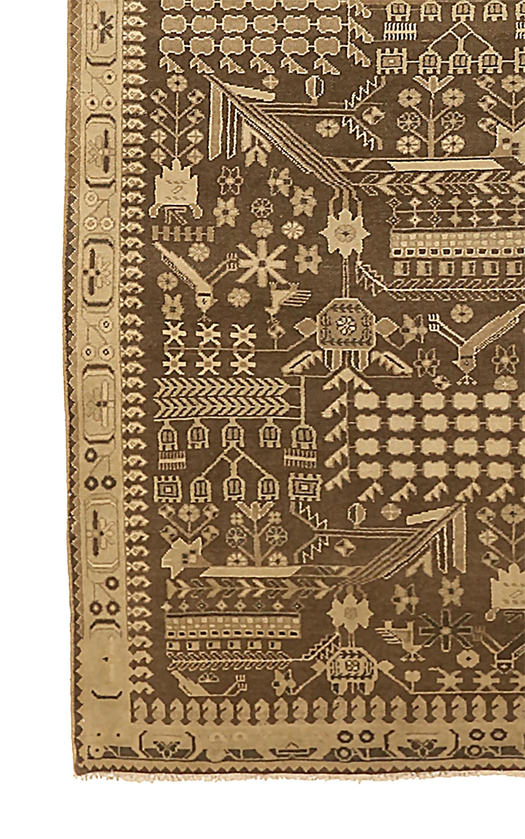 Antiker persischer Heriz-Läufer mit geblümten Details auf braunem Feld (Heriz Serapi) im Angebot