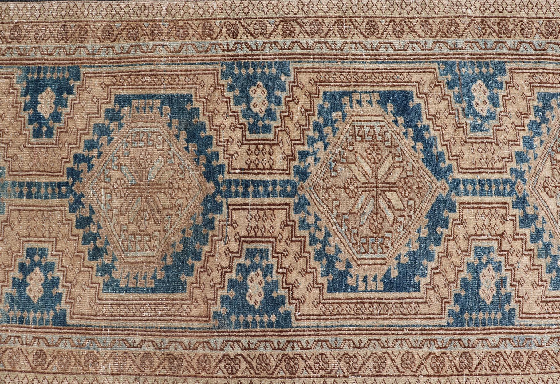 Tapis de couloir Heriz persan ancien au design géométrique beige et bleu 3'0