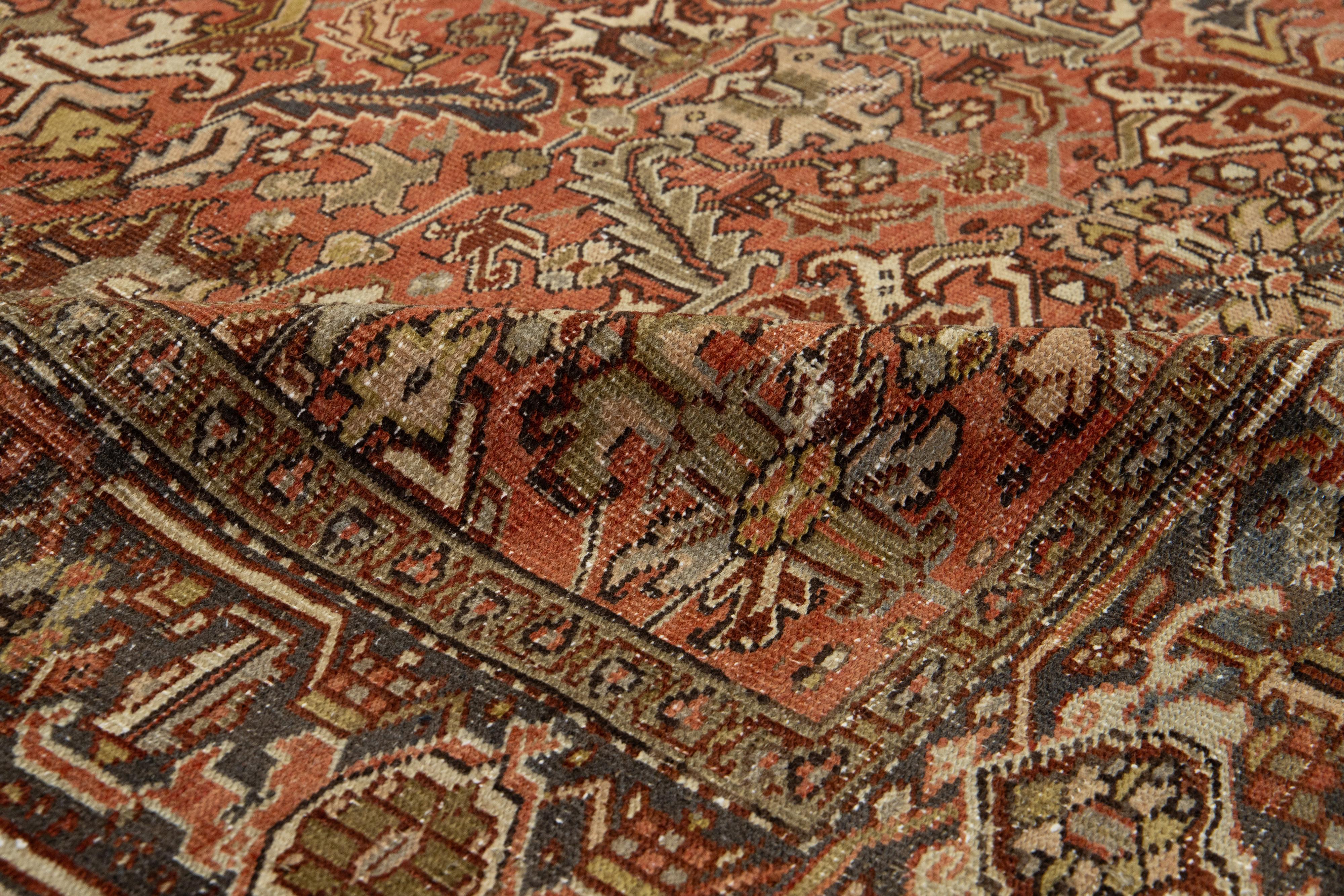 Noué à la main Tapis persan Heriz Rust fait à la main avec motif sur toute la surface en vente