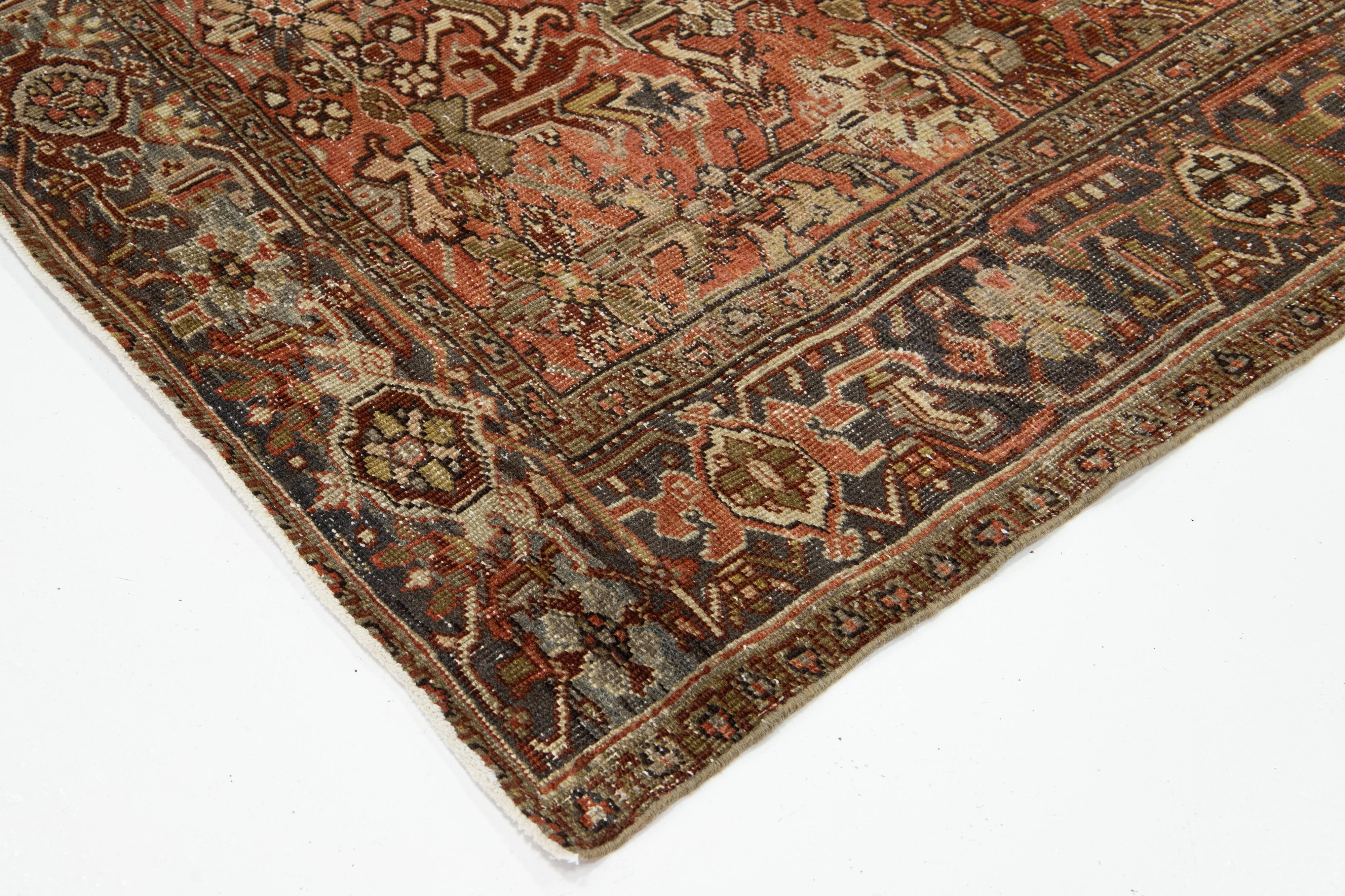 Tapis persan Heriz Rust fait à la main avec motif sur toute la surface Bon état - En vente à Norwalk, CT