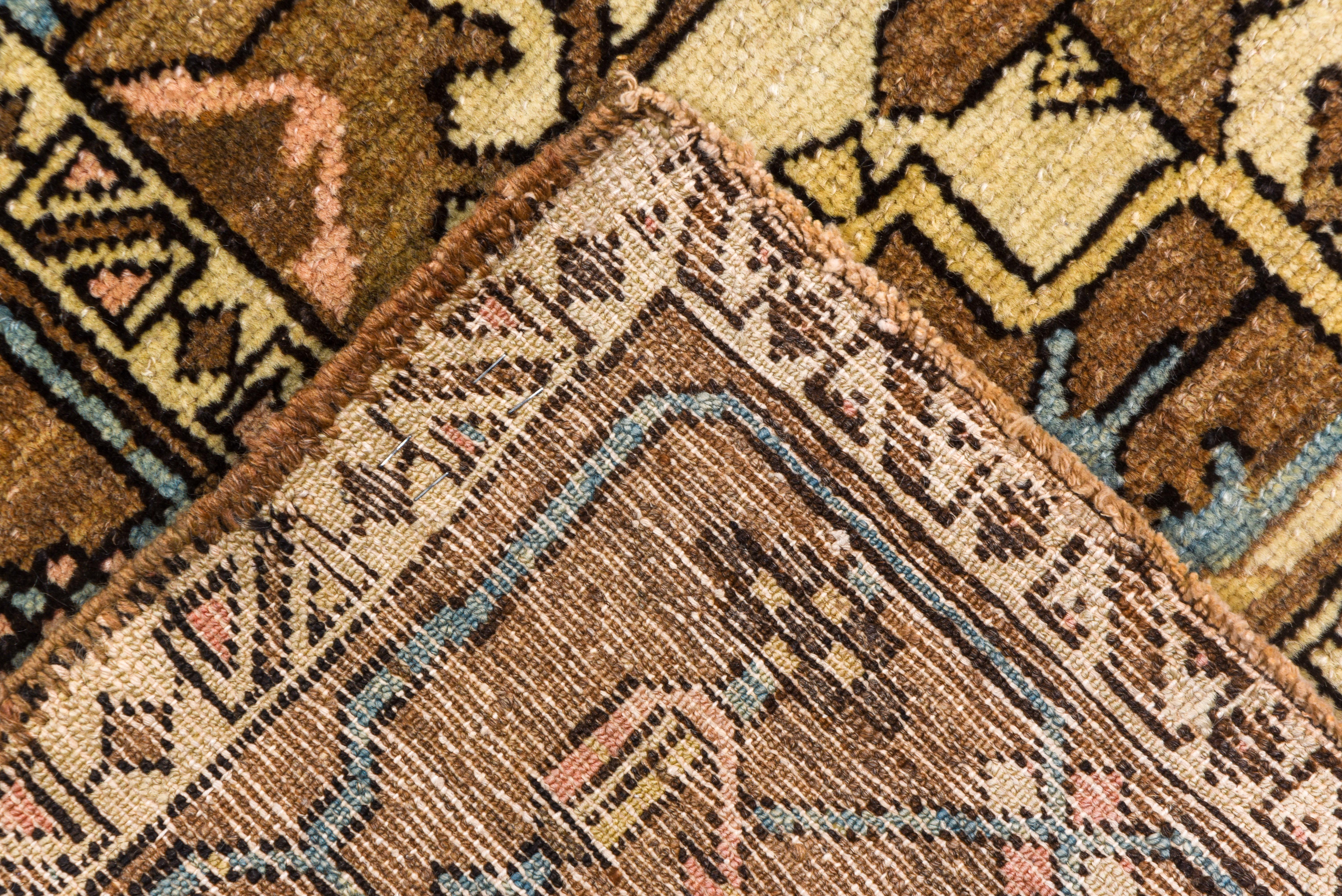 Early 20th Century Antique Persian Heriz Serapi Carpet, circa 1910s, Neutral Palette For Sale