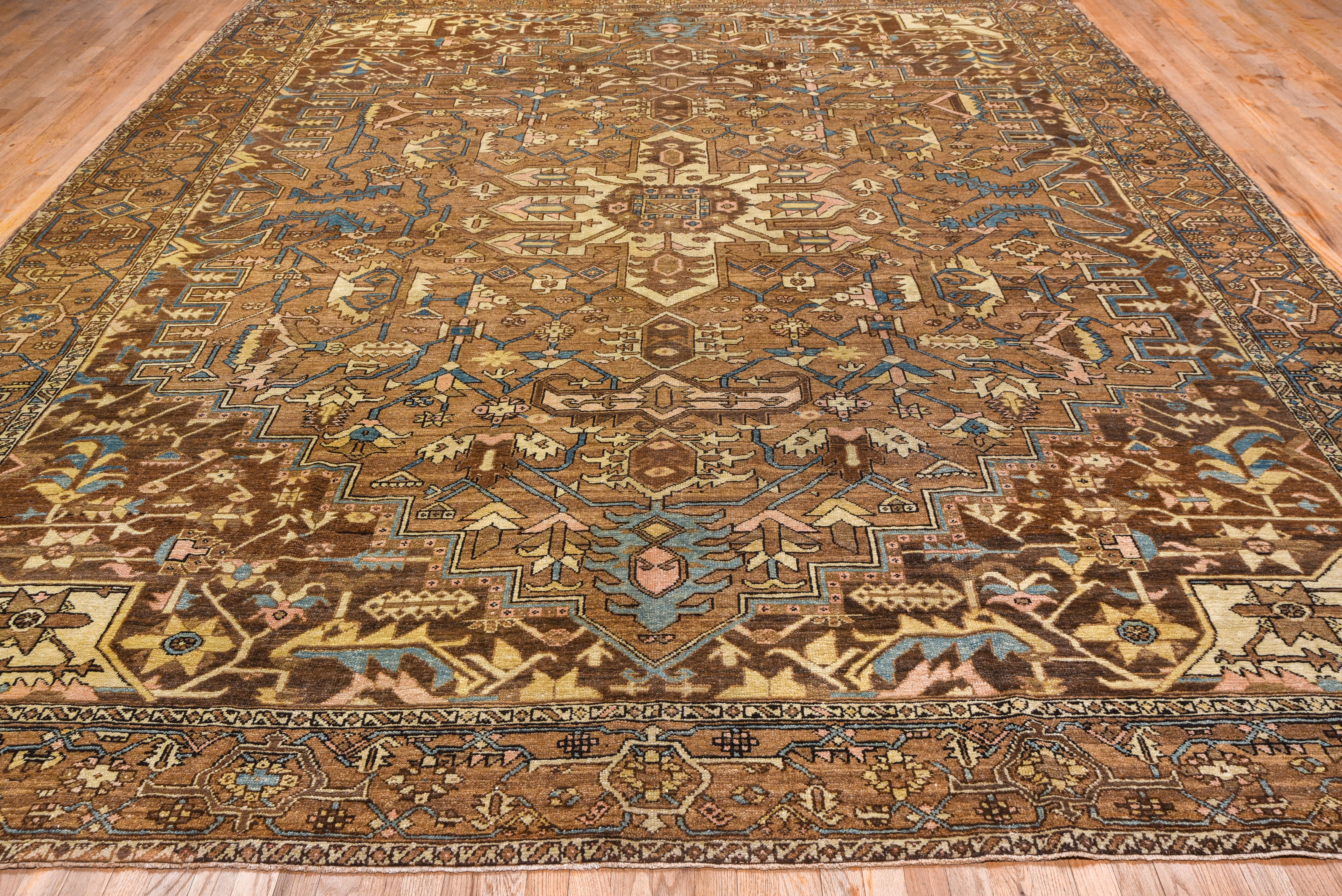 Antique Persian Heriz Serapi Carpet, circa 1910s, Neutral Palette For Sale 1
