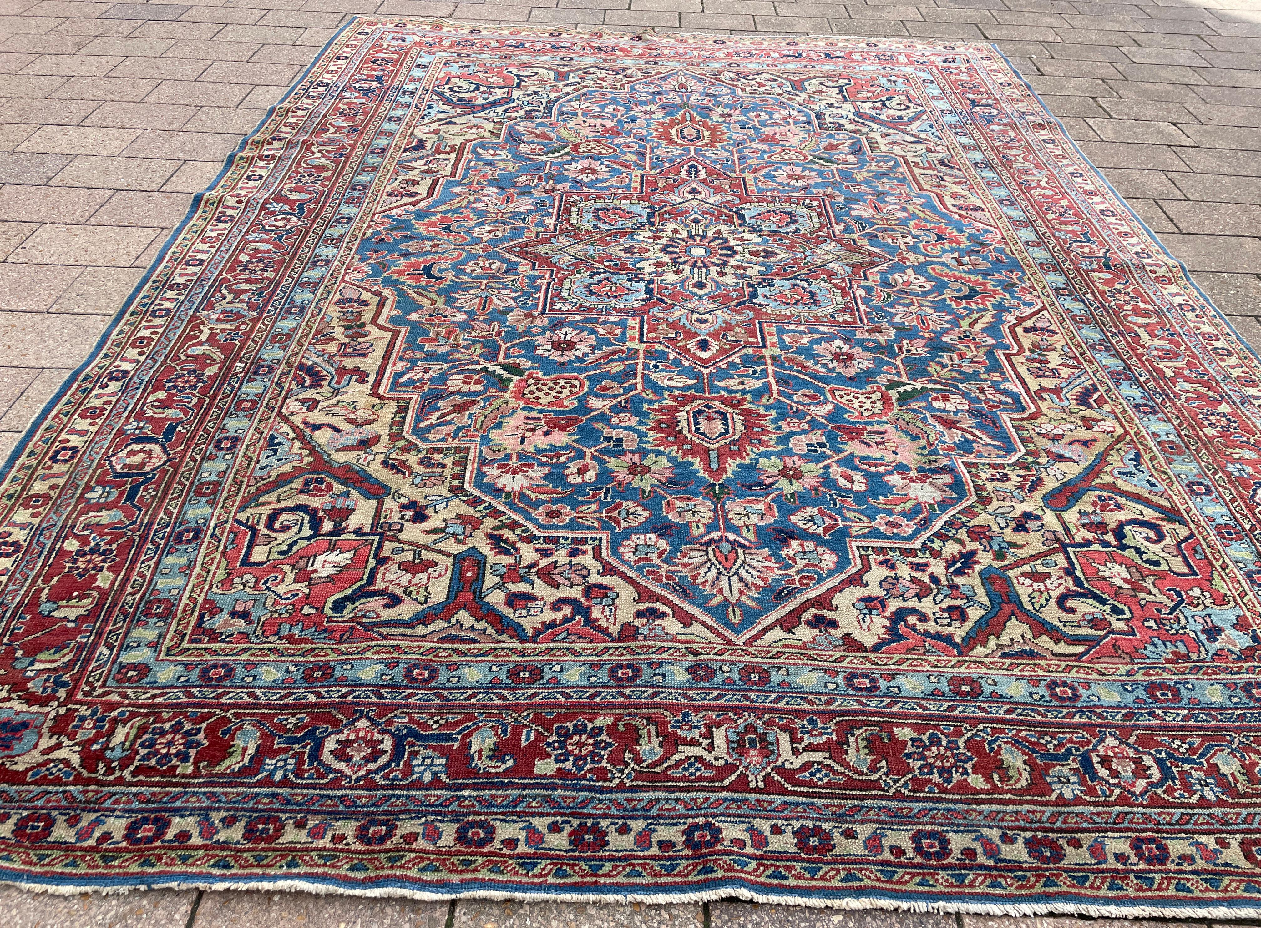 Antique Persian Heriz/Serapi Carpet, Light Blue And Gold For Sale 4