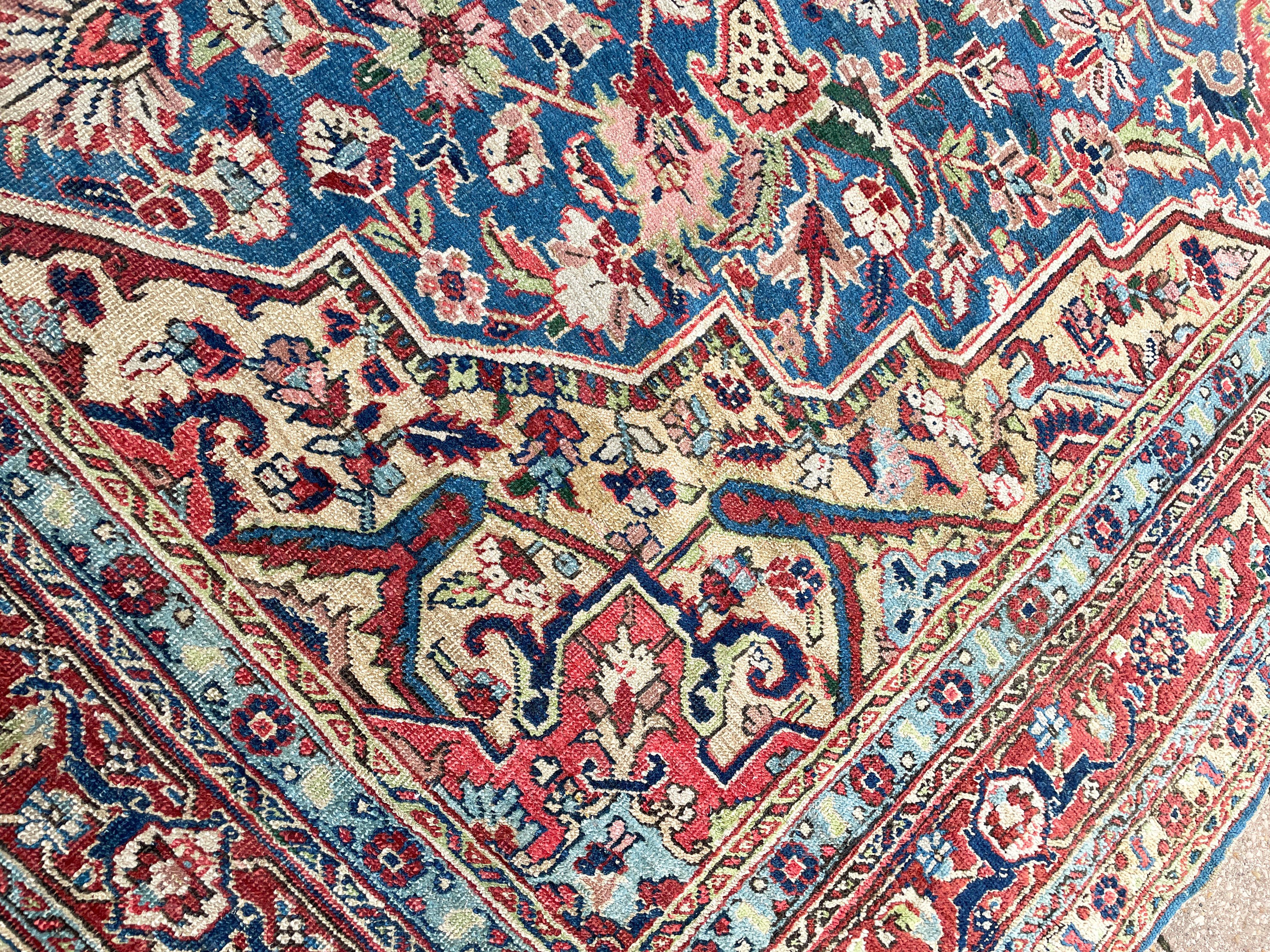 Antique Persian Heriz/Serapi Carpet, Light Blue And Gold For Sale 2