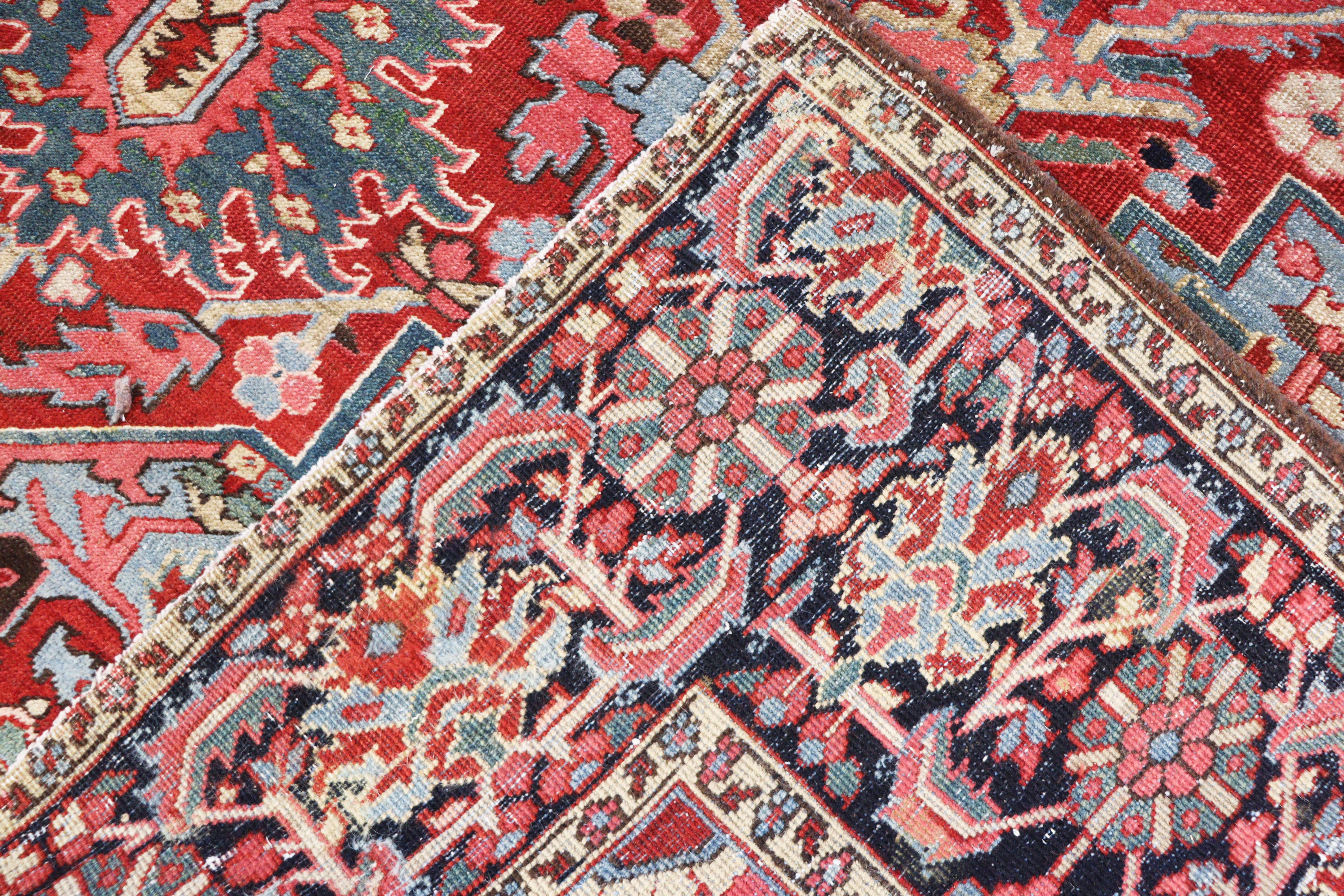 Antiker persischer Heriz/Serapi-Teppich, Gemälde für den Boden im Angebot 2