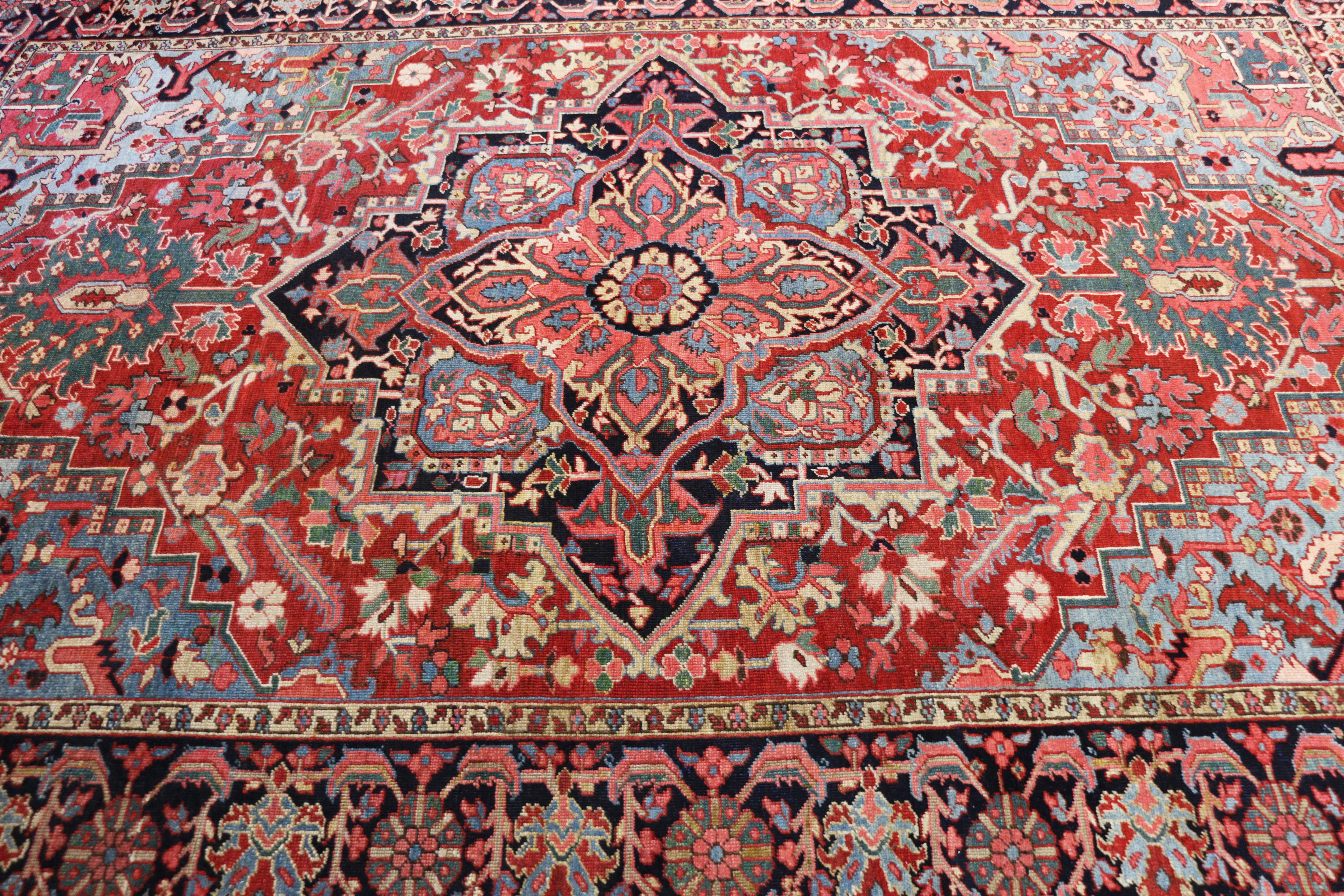 Antiker persischer Heriz/Serapi-Teppich, Gemälde für den Boden (Heriz Serapi) im Angebot