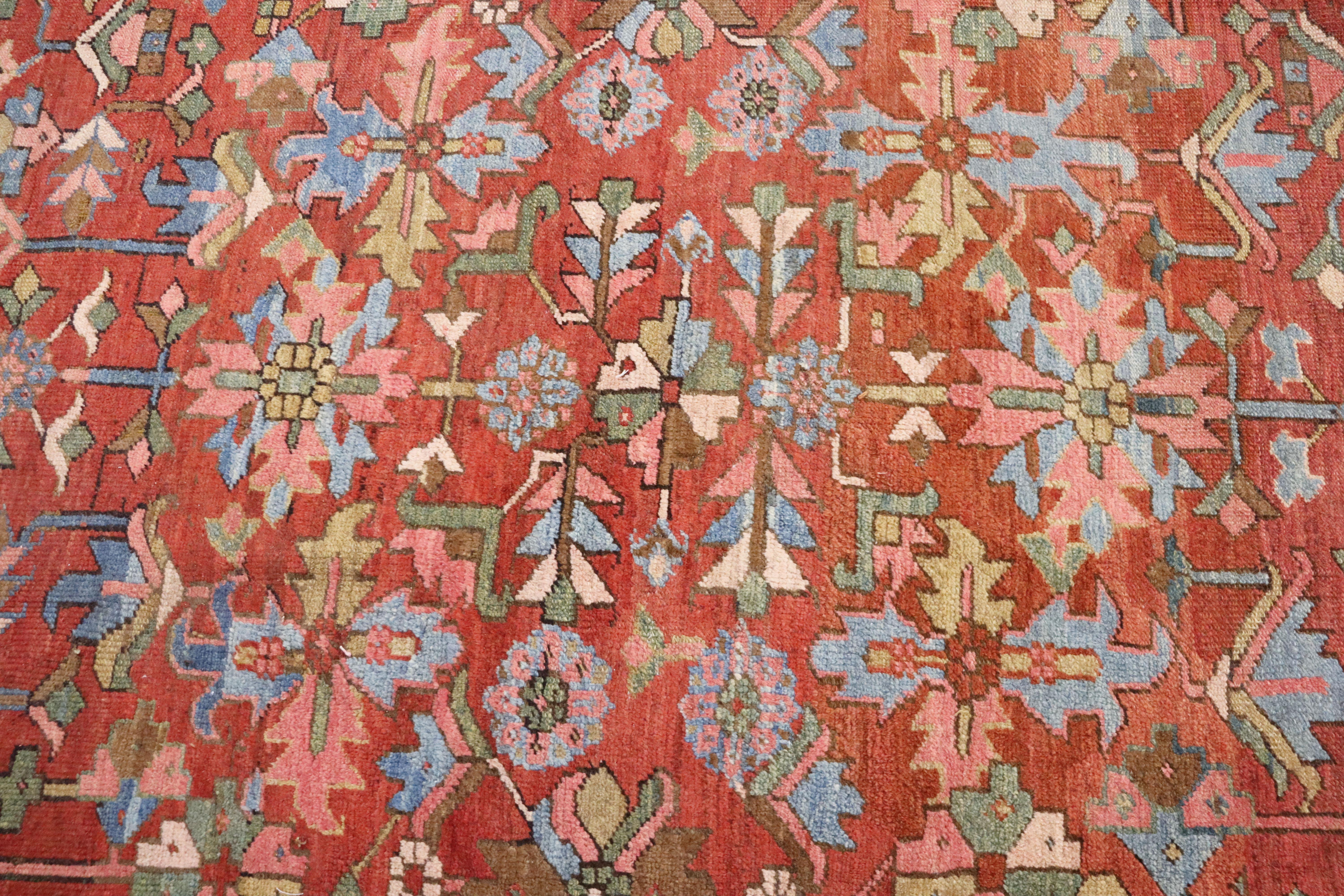 Antique Persian Heriz/Serapi Carpet, Room Size In Good Condition In Evanston, IL