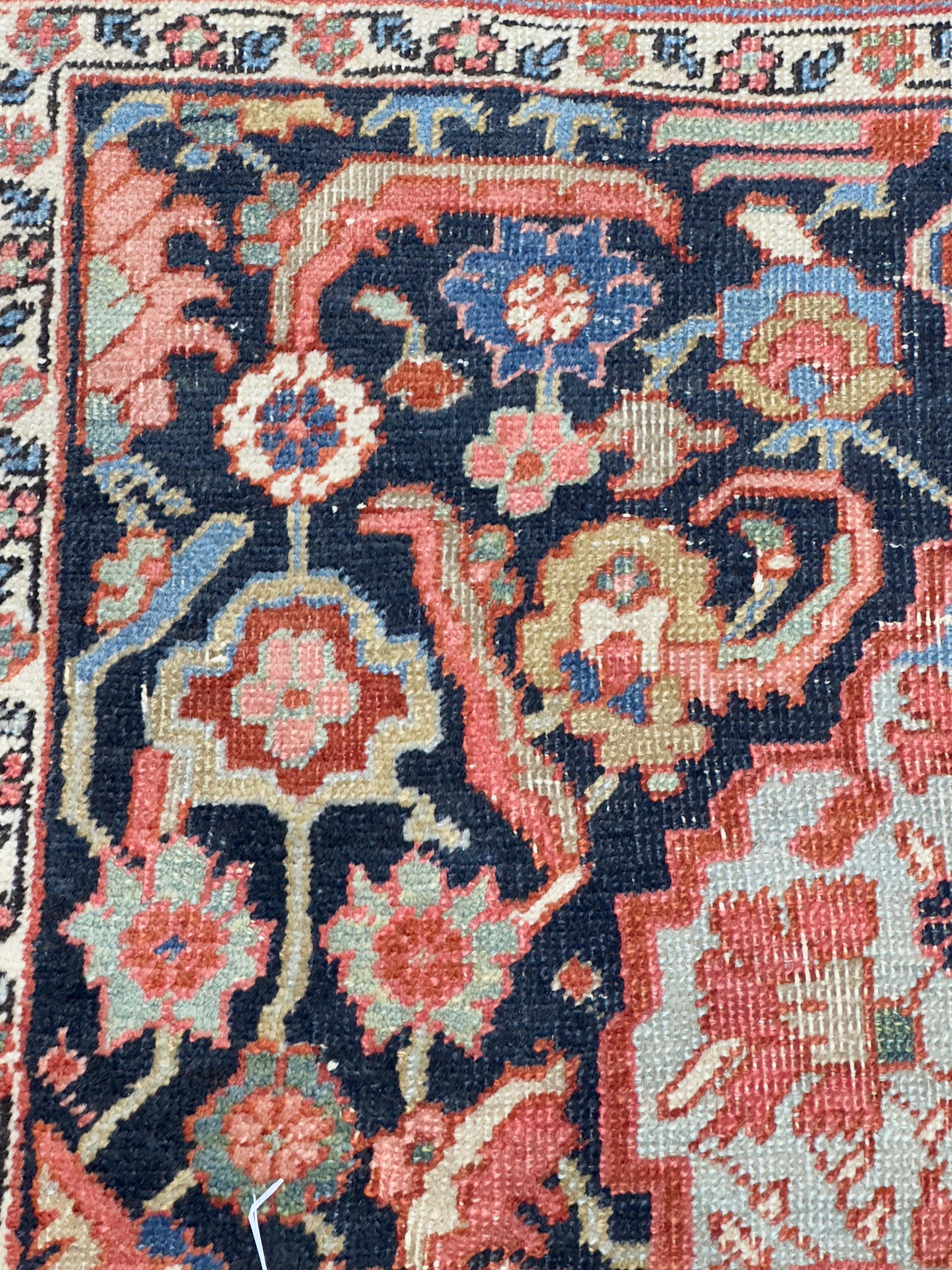 Noué à la main Tapis persan antique Heriz Serapi 4'10