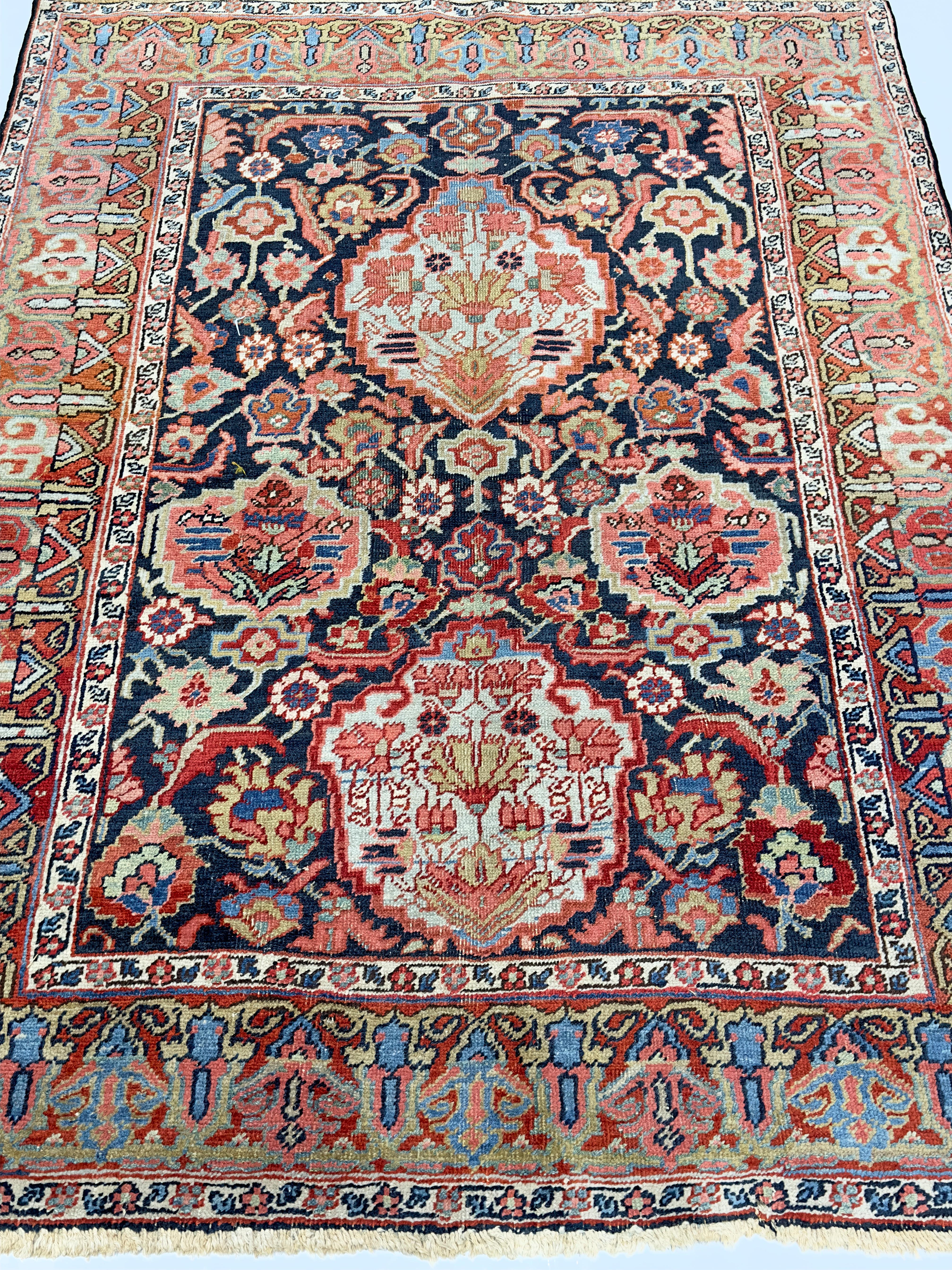 Tapis persan antique Heriz Serapi 4'10