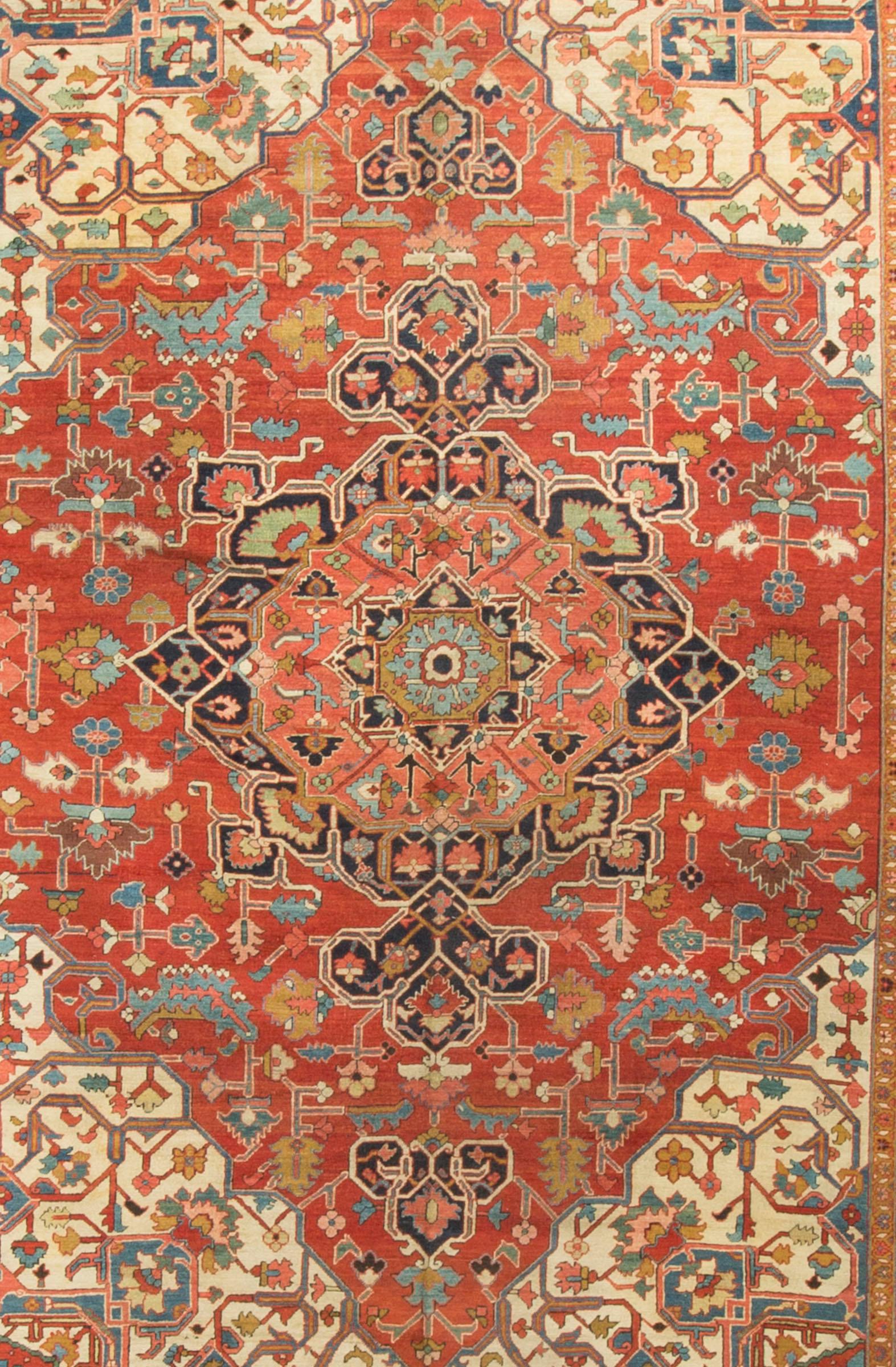 An antique circa 1890 Heriz Serapi rug with the traditional and perpetually fashionable geometric patterns. Size: 8'9 x 12'9