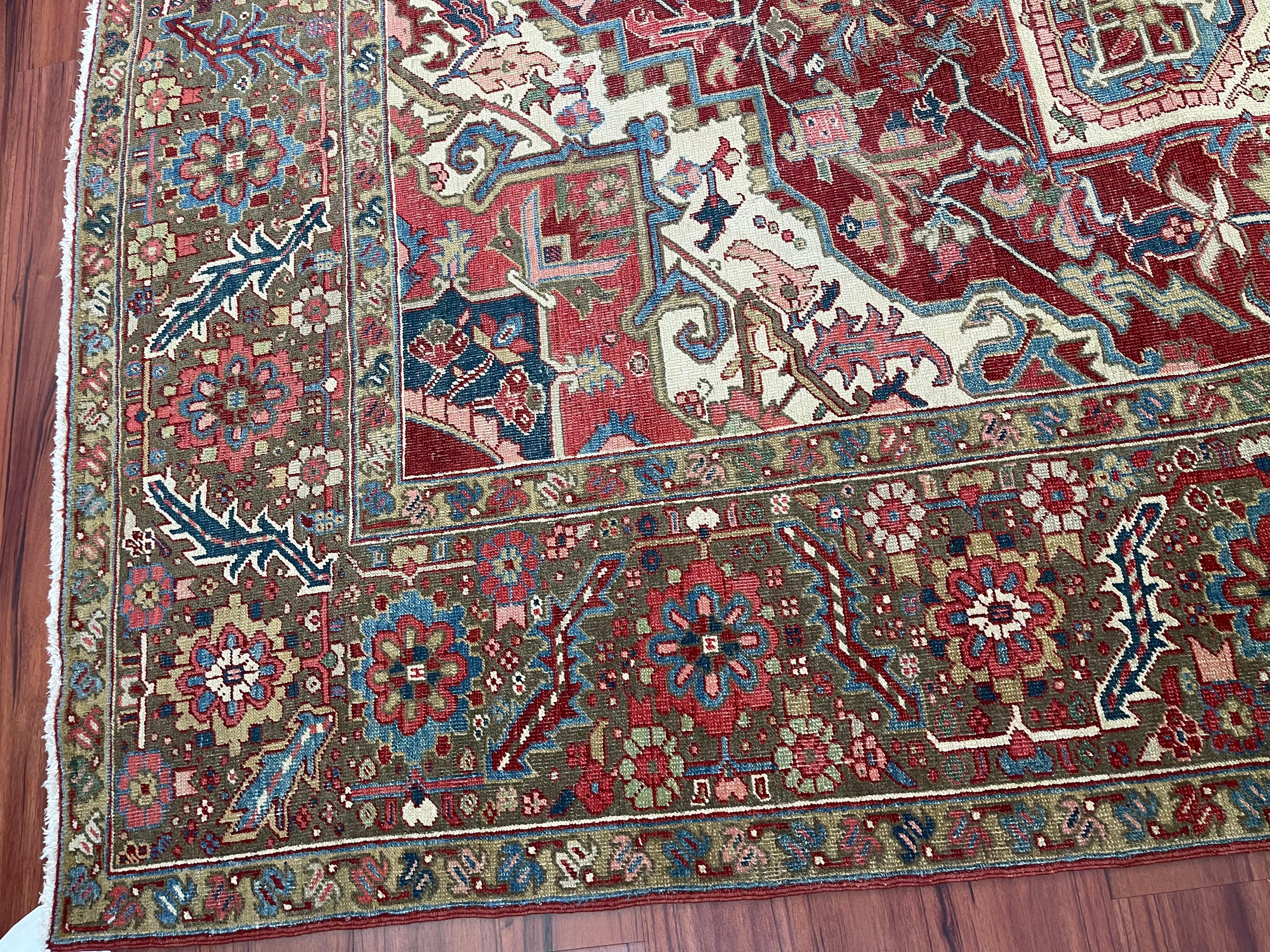 Tapis persan ancien Heriz Serapi en vente 3