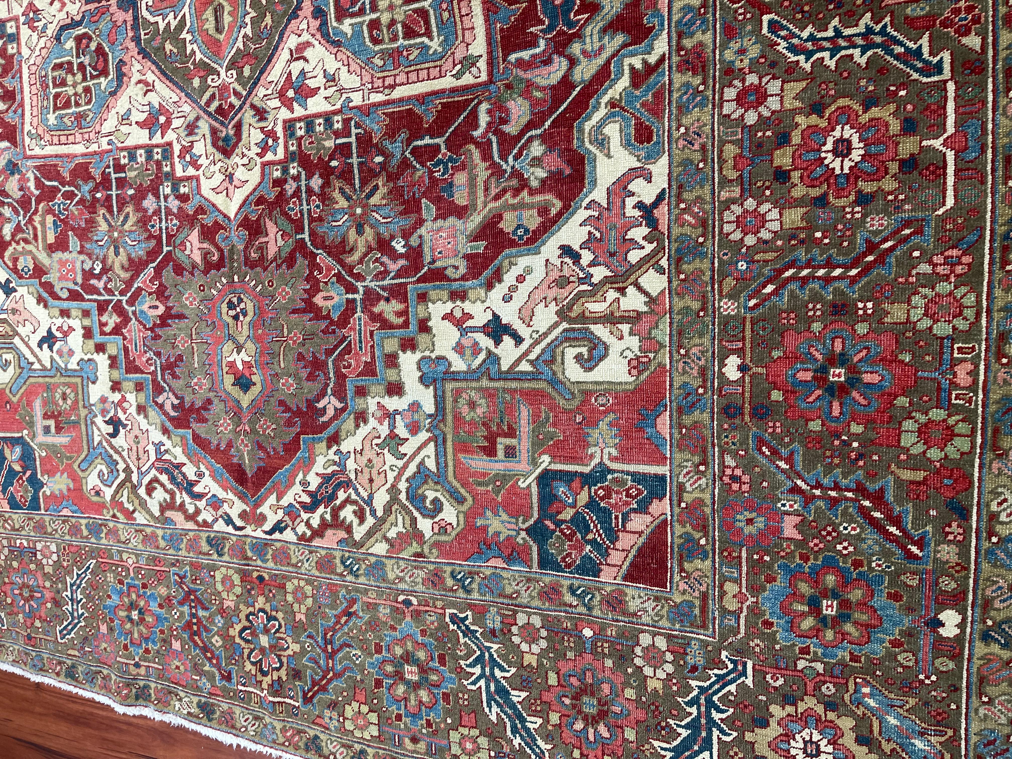 Tapis persan ancien Heriz Serapi en vente 4