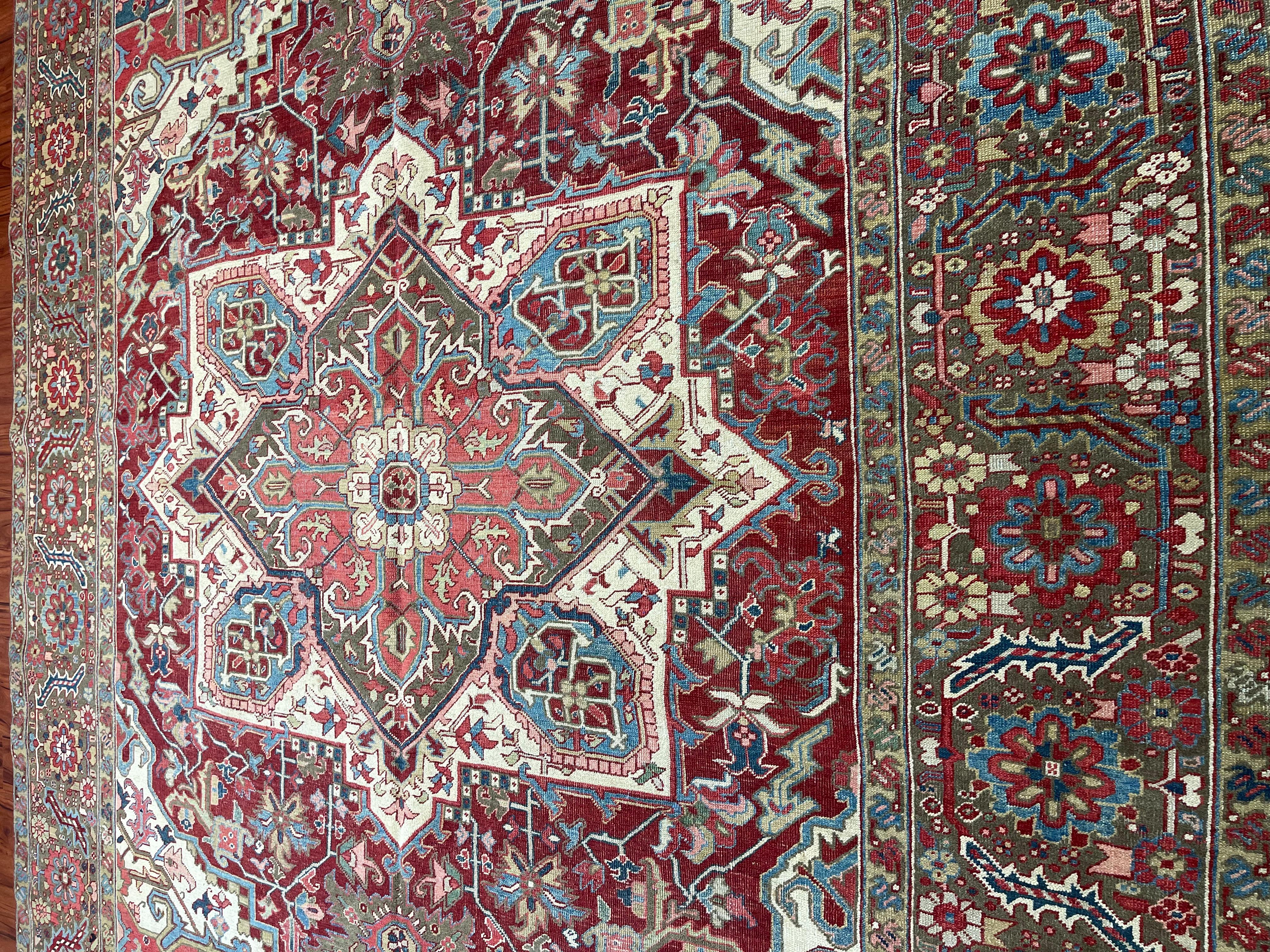 Tapis persan ancien Heriz Serapi en vente 5