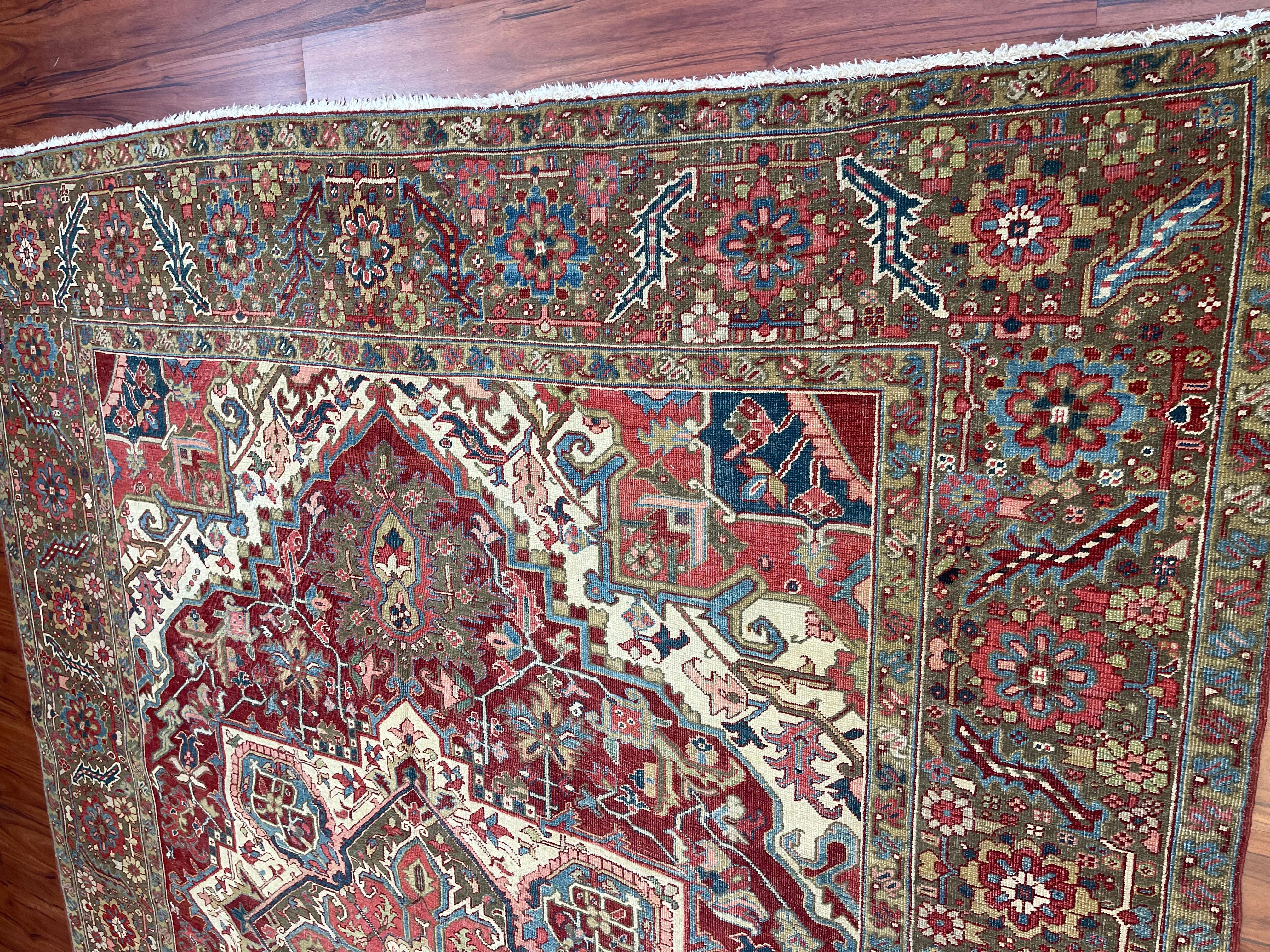 Tapis persan ancien Heriz Serapi en vente 12