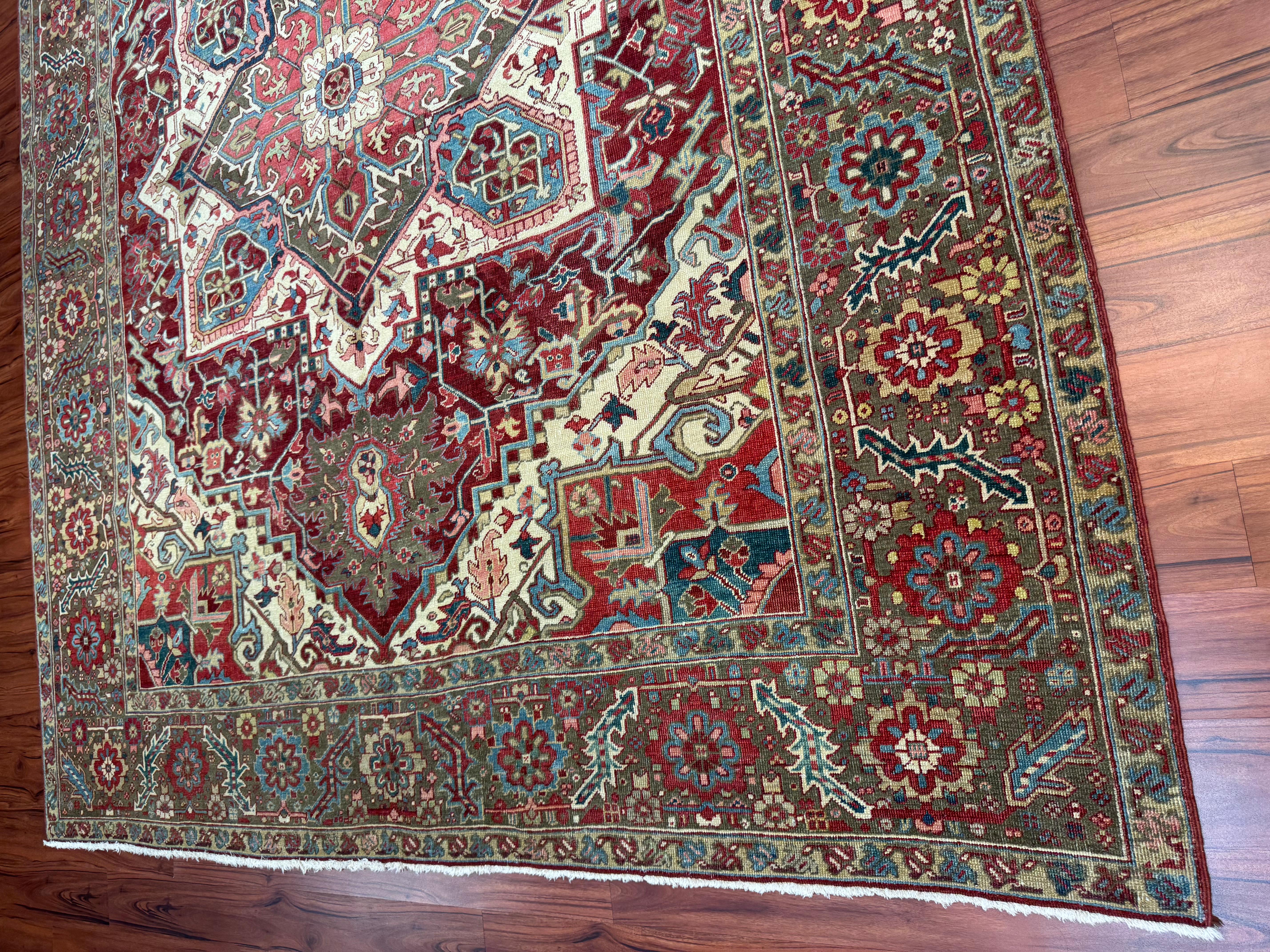 Asiatique Tapis persan ancien Heriz Serapi en vente