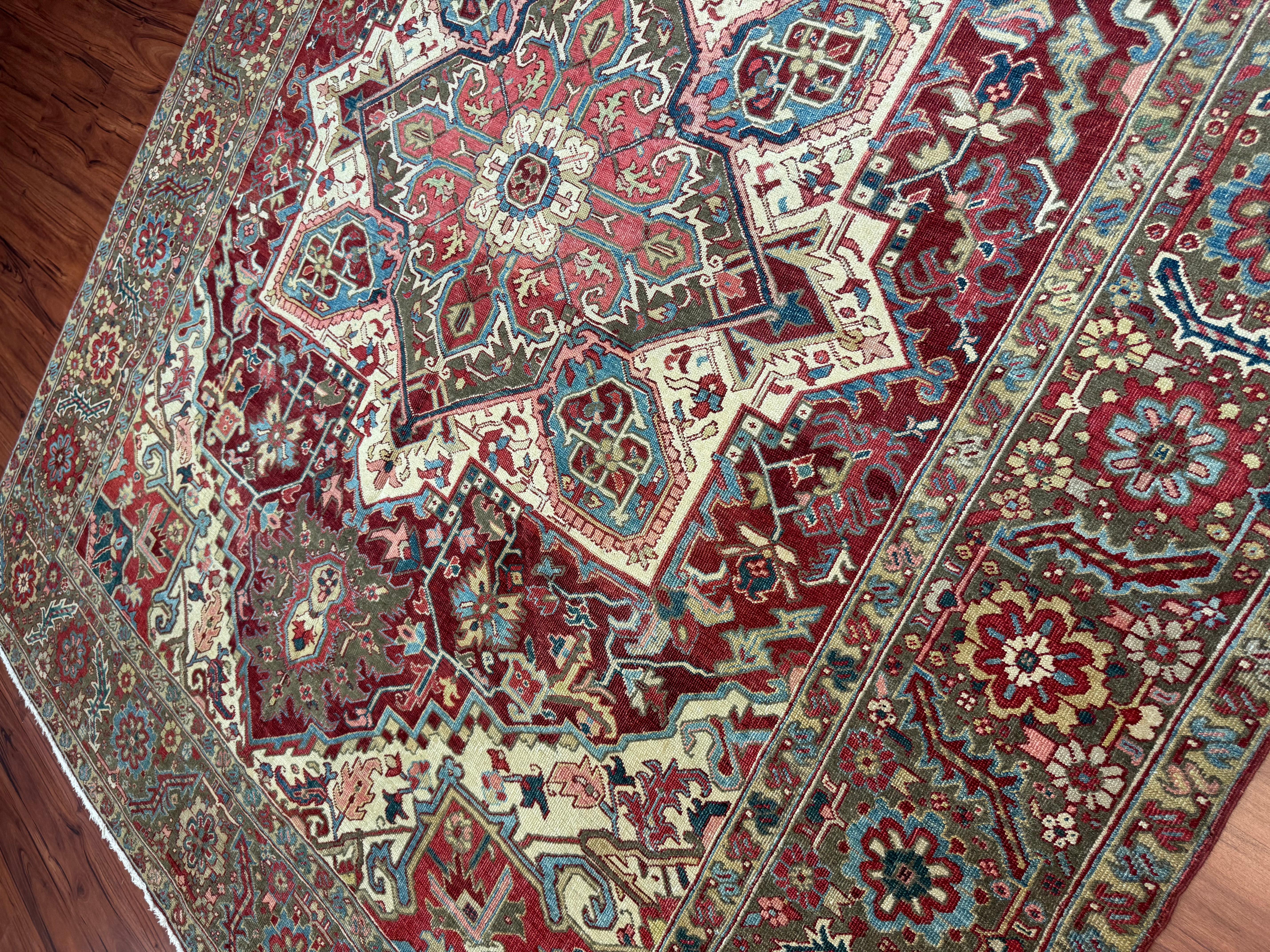 Tapis persan ancien Heriz Serapi en vente 1