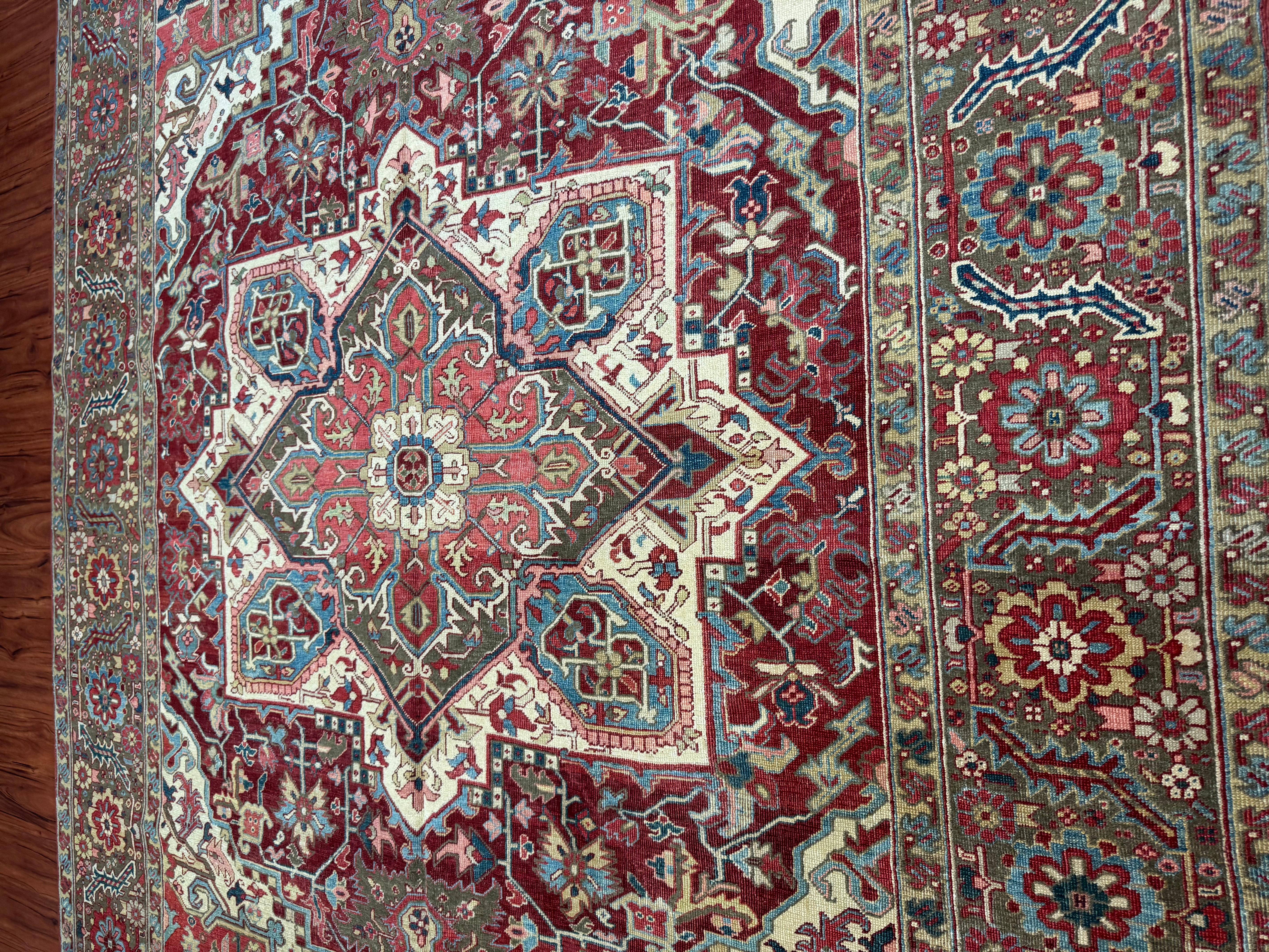 Tapis persan ancien Heriz Serapi en vente 2