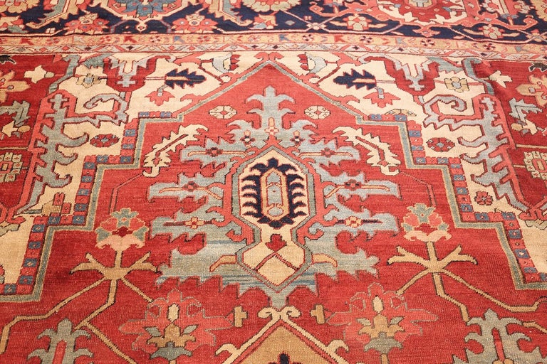 Hand-Knotted Antique Persian Heriz Serapi Rug. Size: 11 ft 2 in x 16 ft (3.4 m x 4.88 m) For Sale