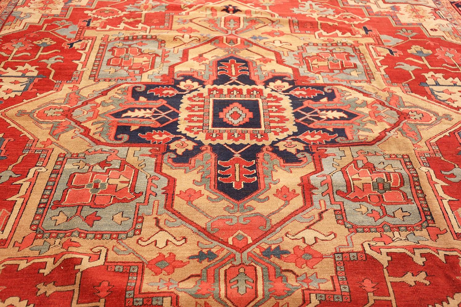 Antique Persian Heriz Serapi Rug. Size: 11 ft 2 in x 16 ft For Sale 1