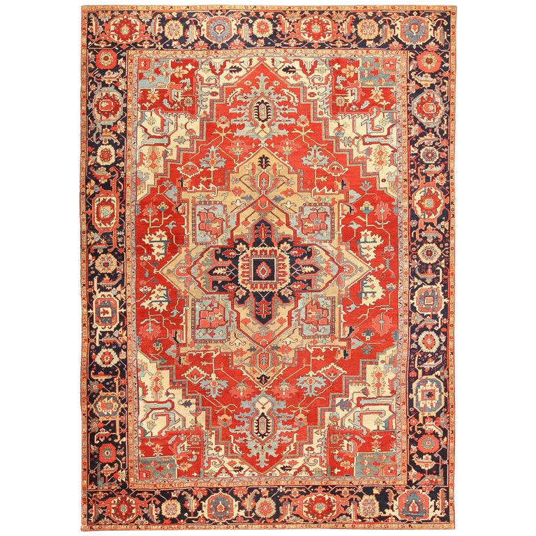 Antique Persian Heriz Serapi Rug. Size: 11 ft 2 in x 16 ft (3.4 m x 4.88 m) For Sale