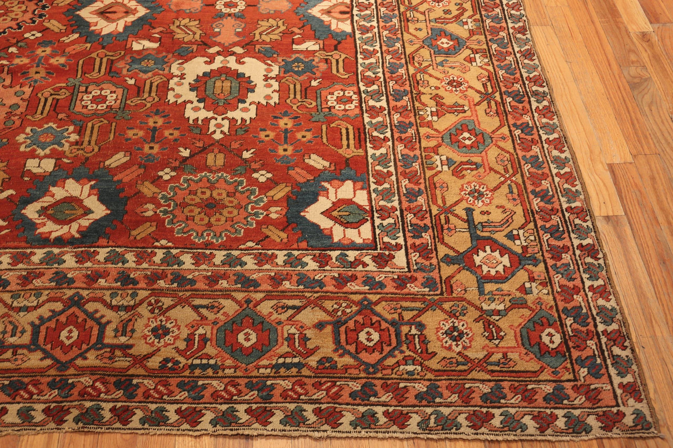 Antique Persian Heriz Serapi Rug. 11 ft 8 in x 21 ft 8 in In Good Condition For Sale In New York, NY