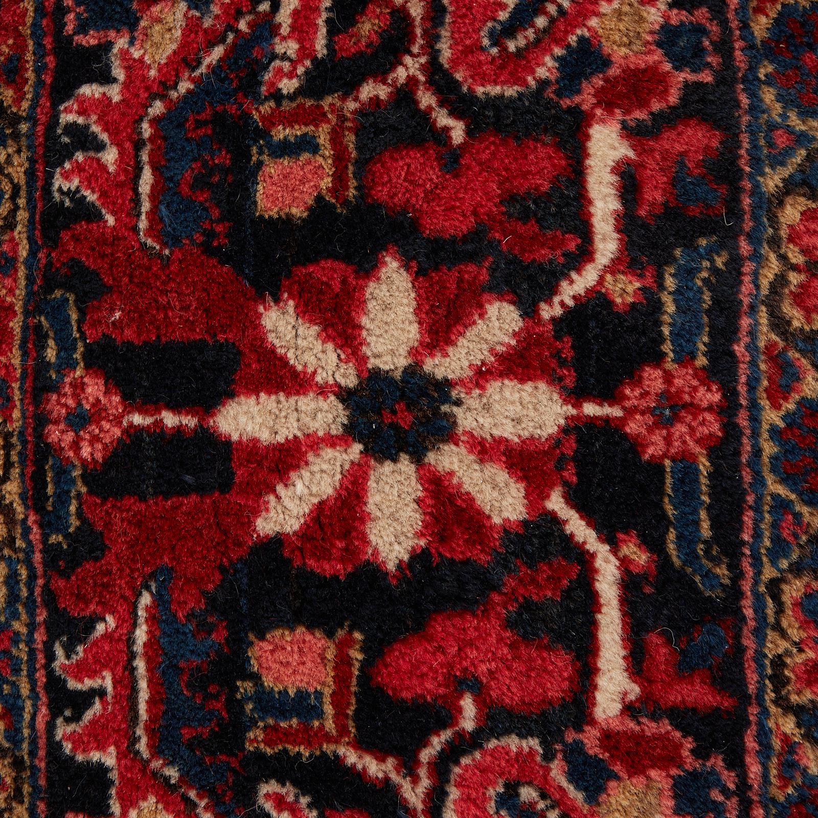 Antique Persian Heriz Serapi Style Rug For Sale 8