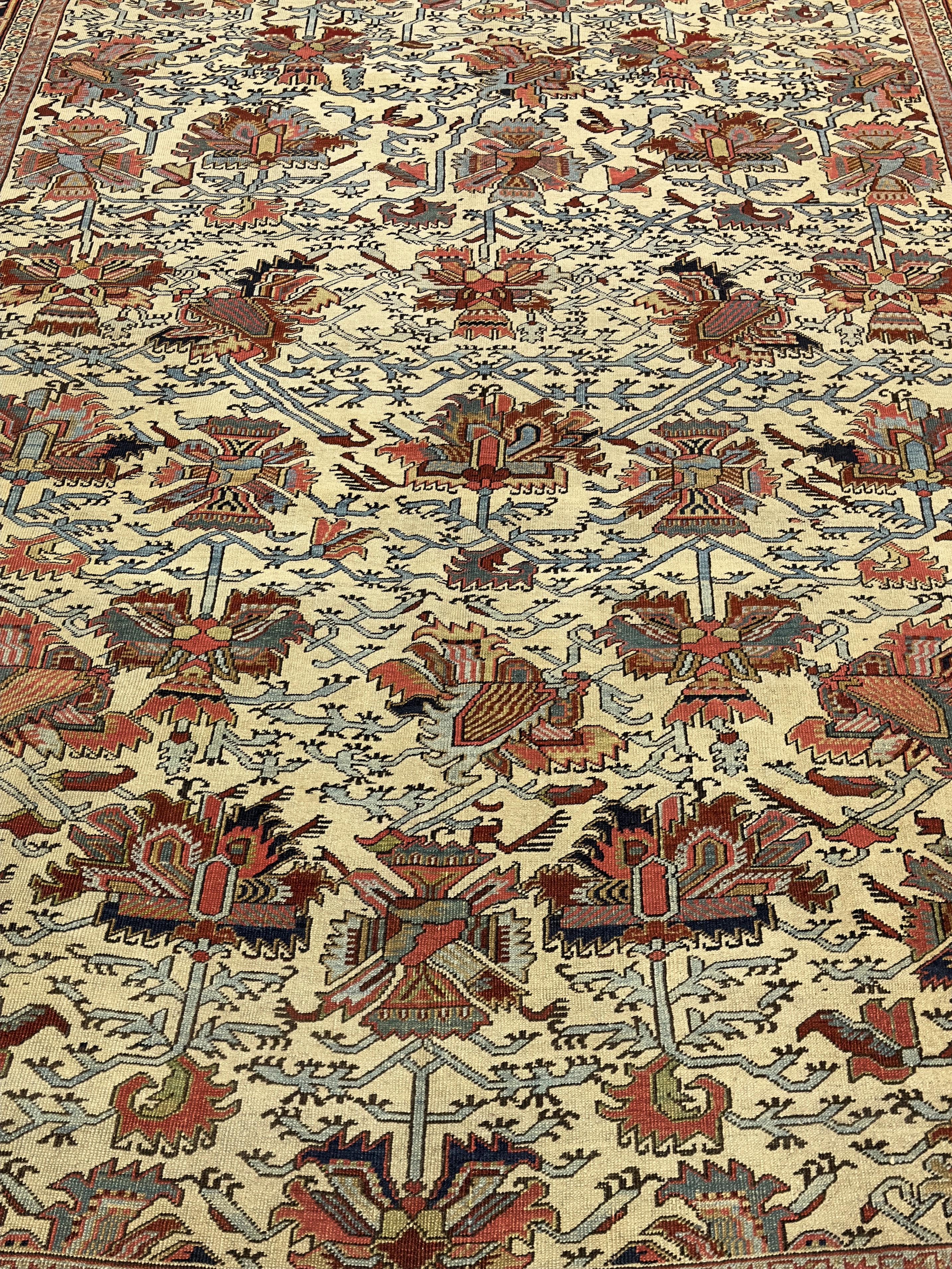 Antiker persischer Heriz Serapi Teppich in ungewöhnlichem Design 7'9